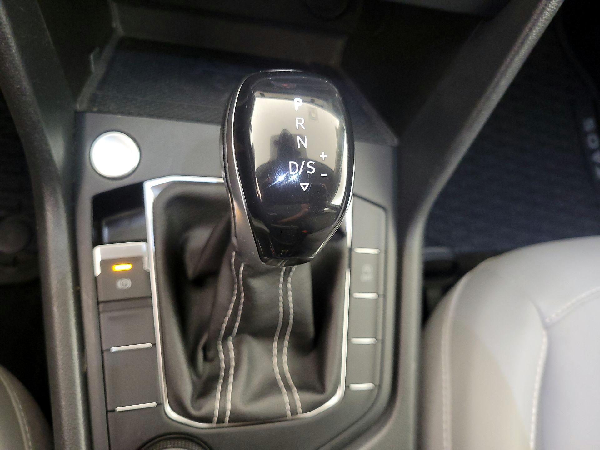 Thumbnail: 2022 Volkswagen Taos - 17