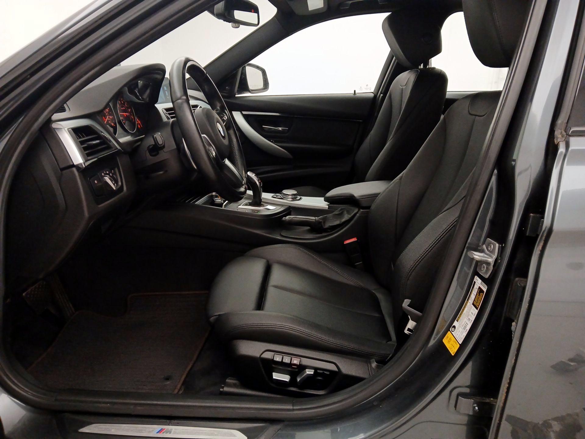 Thumbnail: 2016 BMW 3 Series - 11