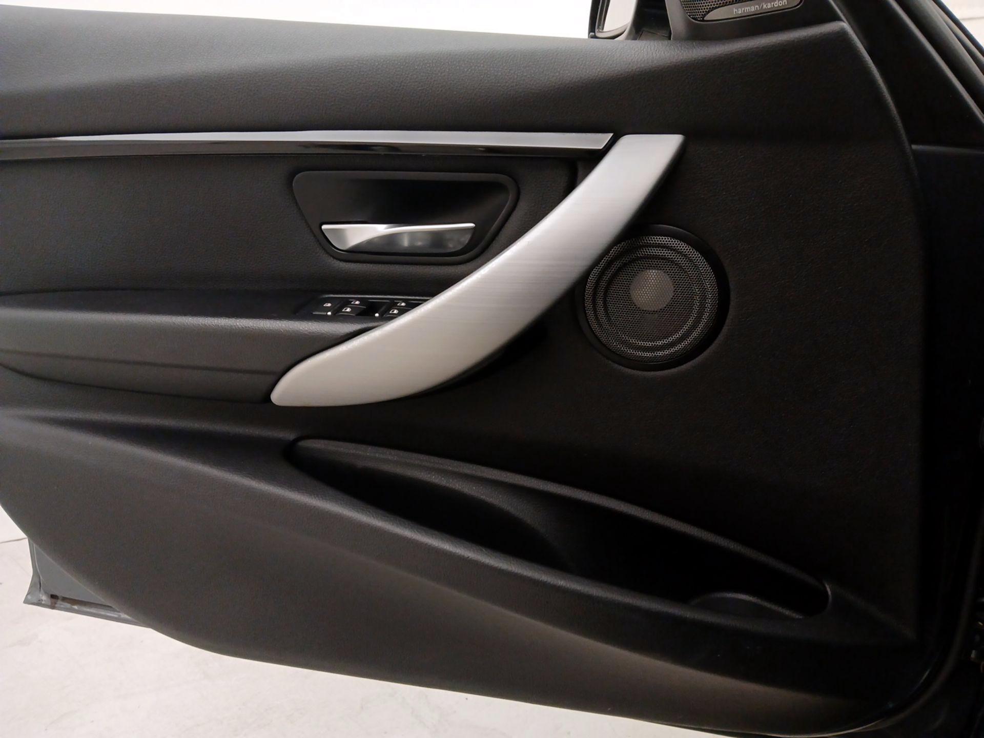 Thumbnail: 2016 BMW 3 Series - 12