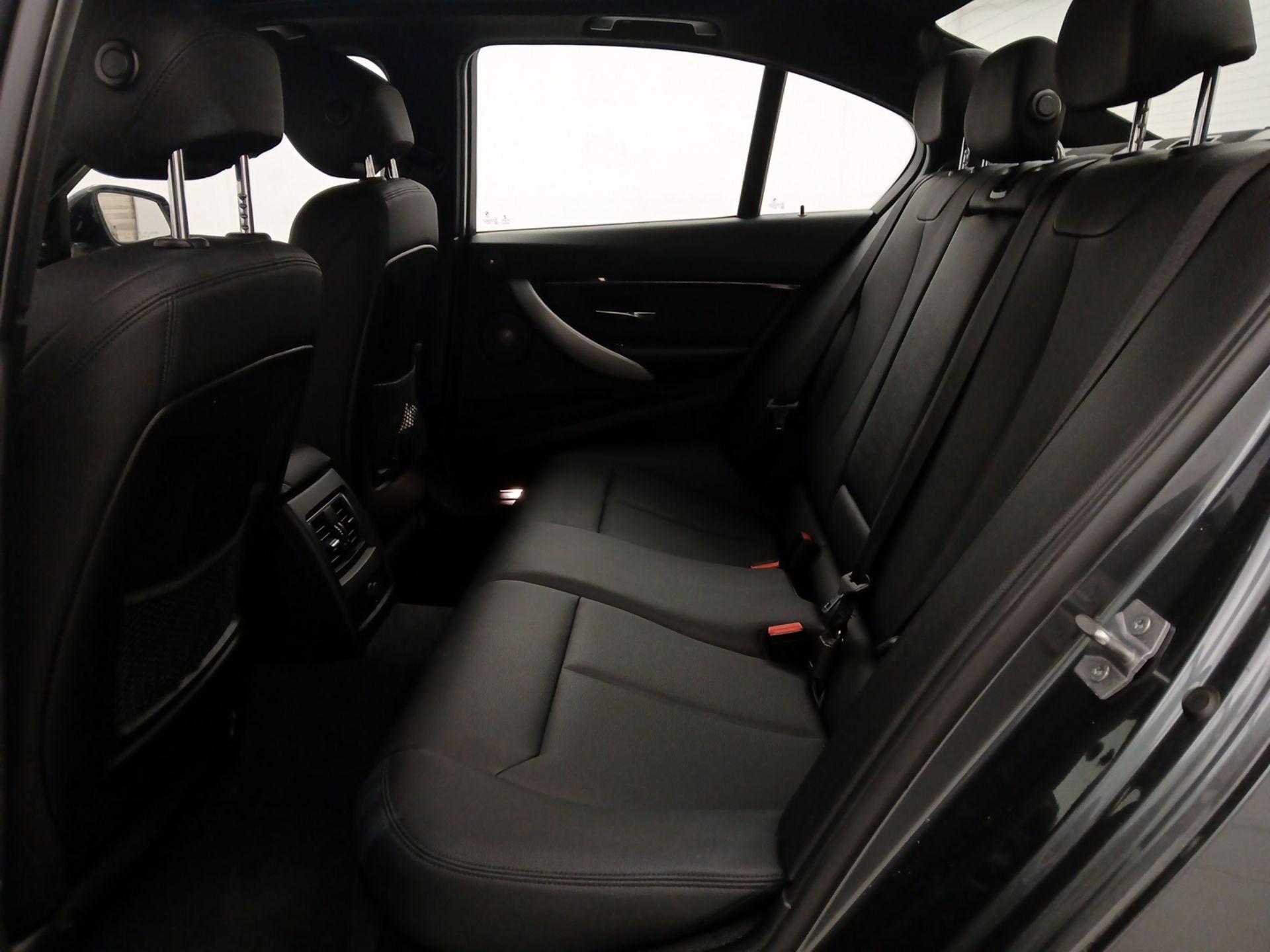 Thumbnail: 2016 BMW 3 Series - 20
