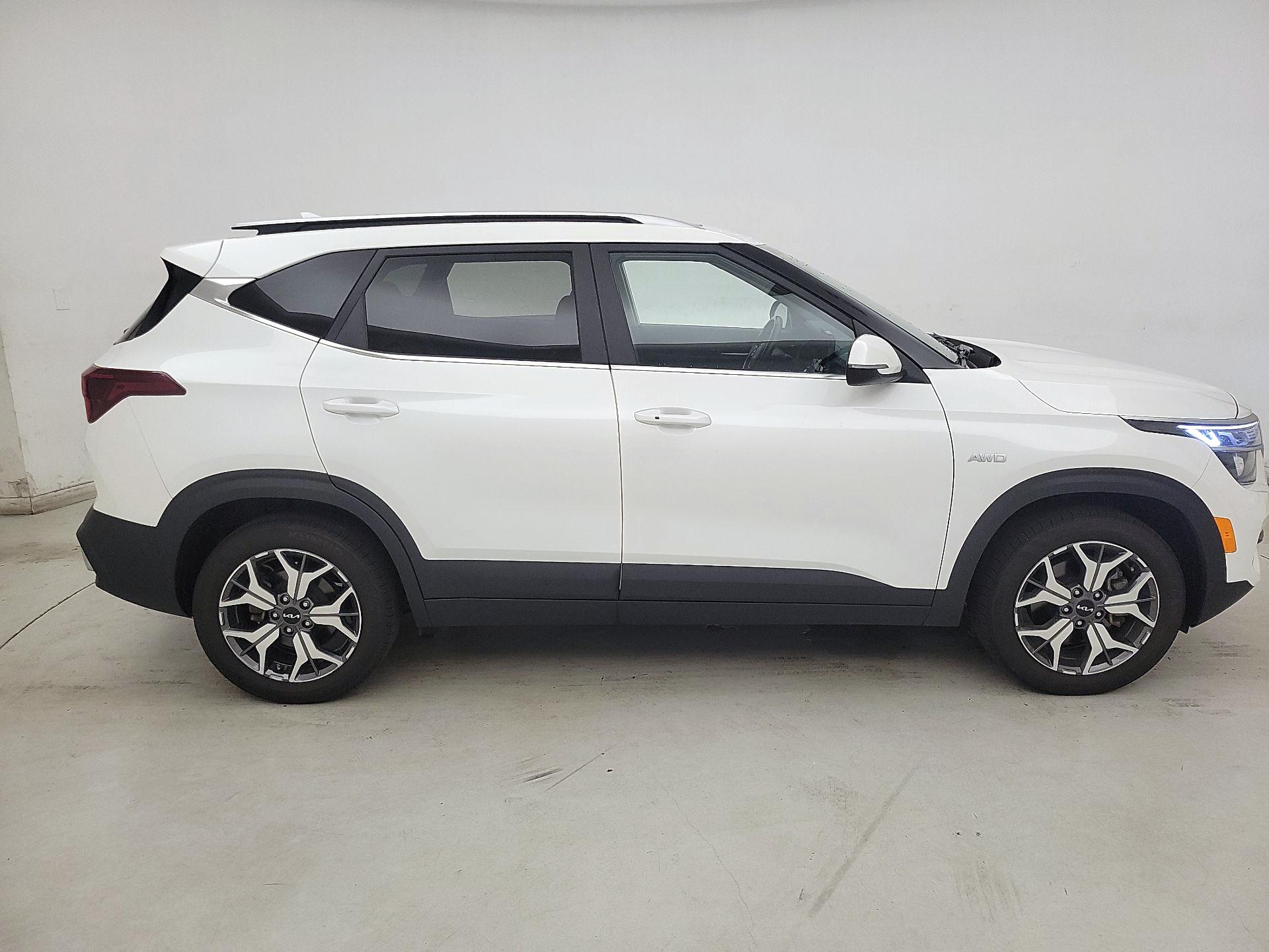Thumbnail: 2022 Kia Seltos - 4