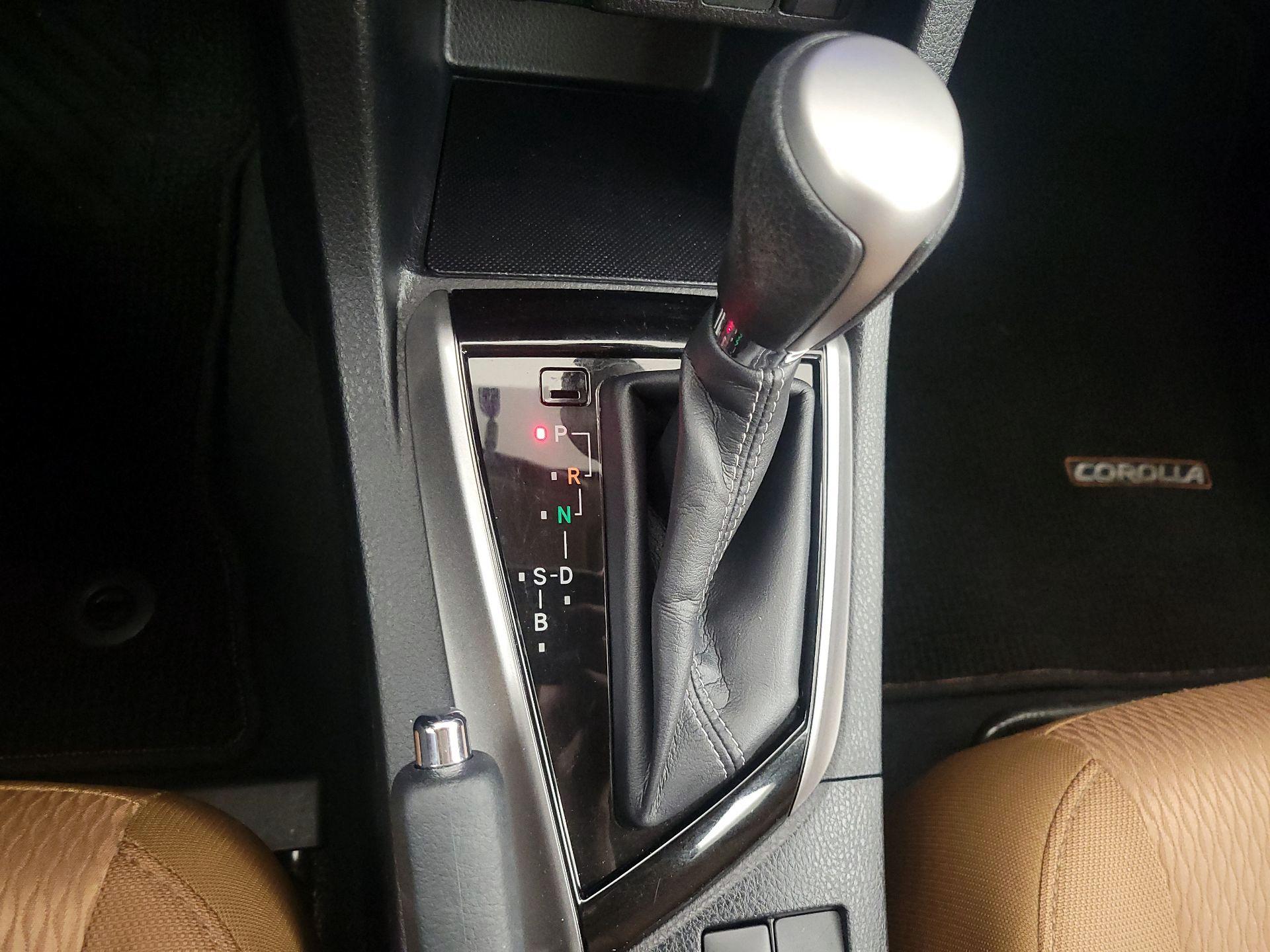 Thumbnail: 2015 Toyota Corolla - 17