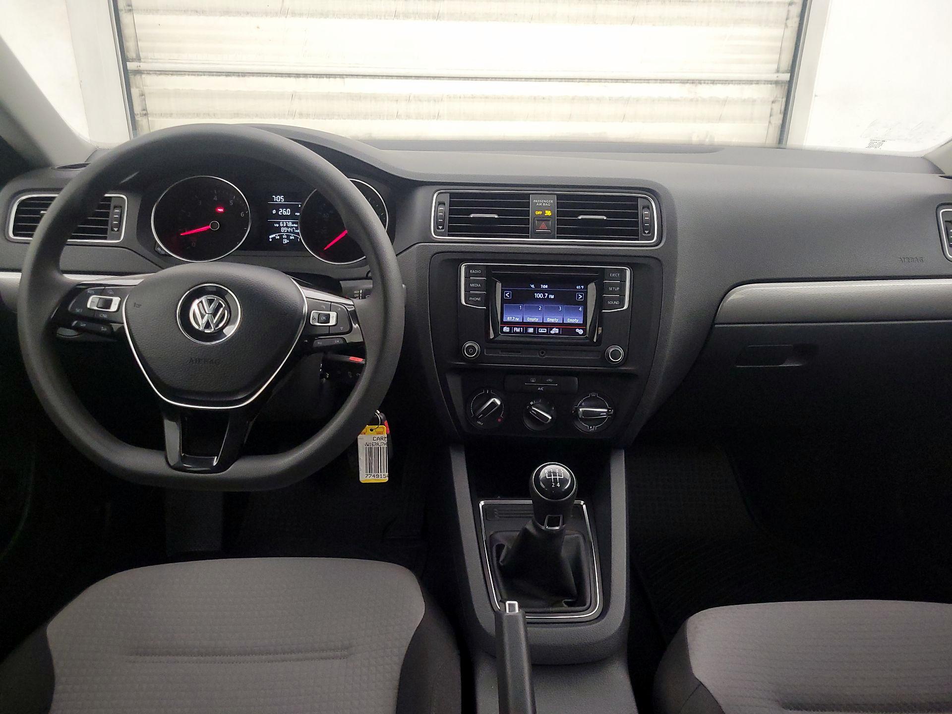 Thumbnail: 2017 Volkswagen Jetta - 9