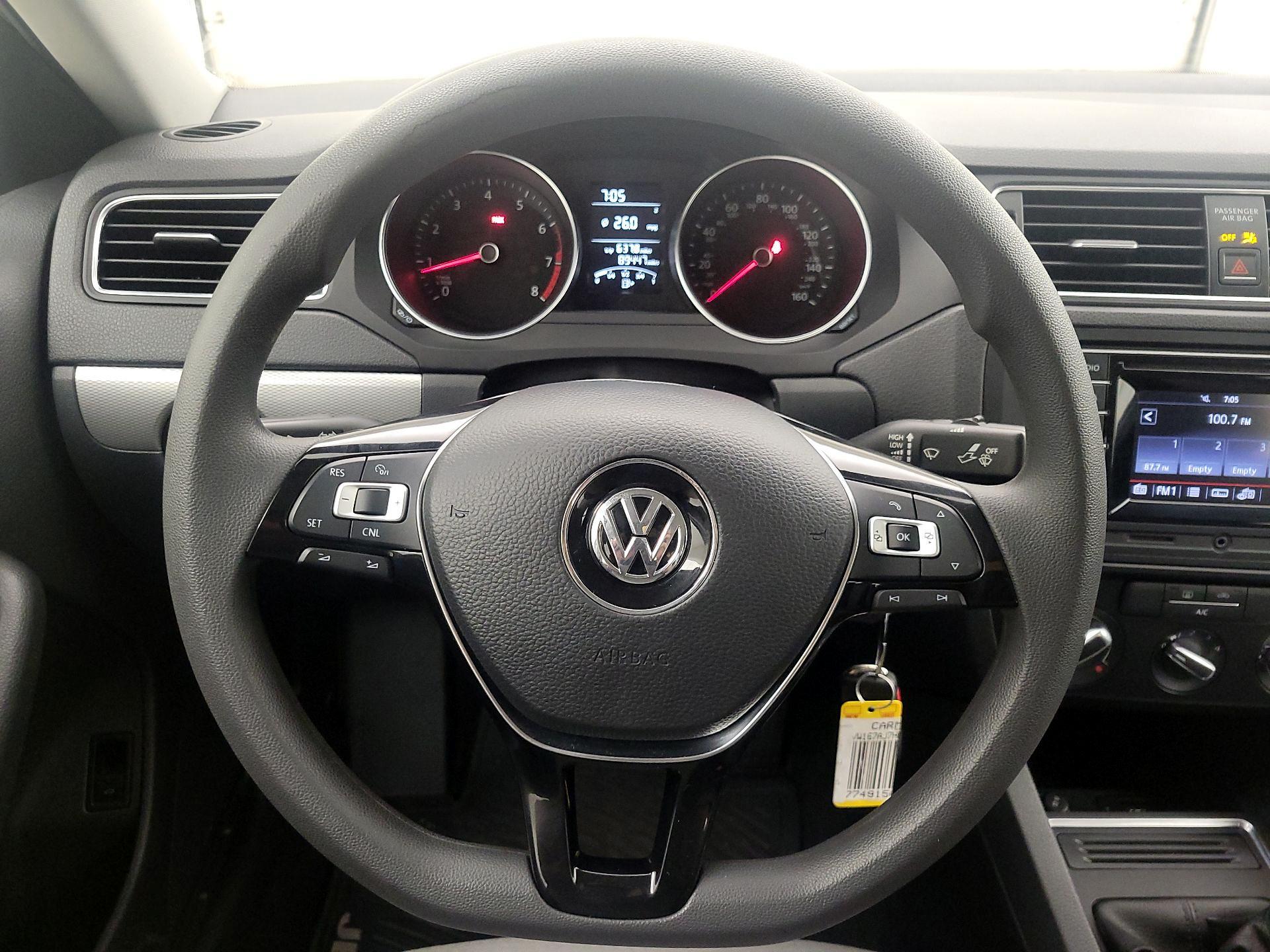 Thumbnail: 2017 Volkswagen Jetta - 10