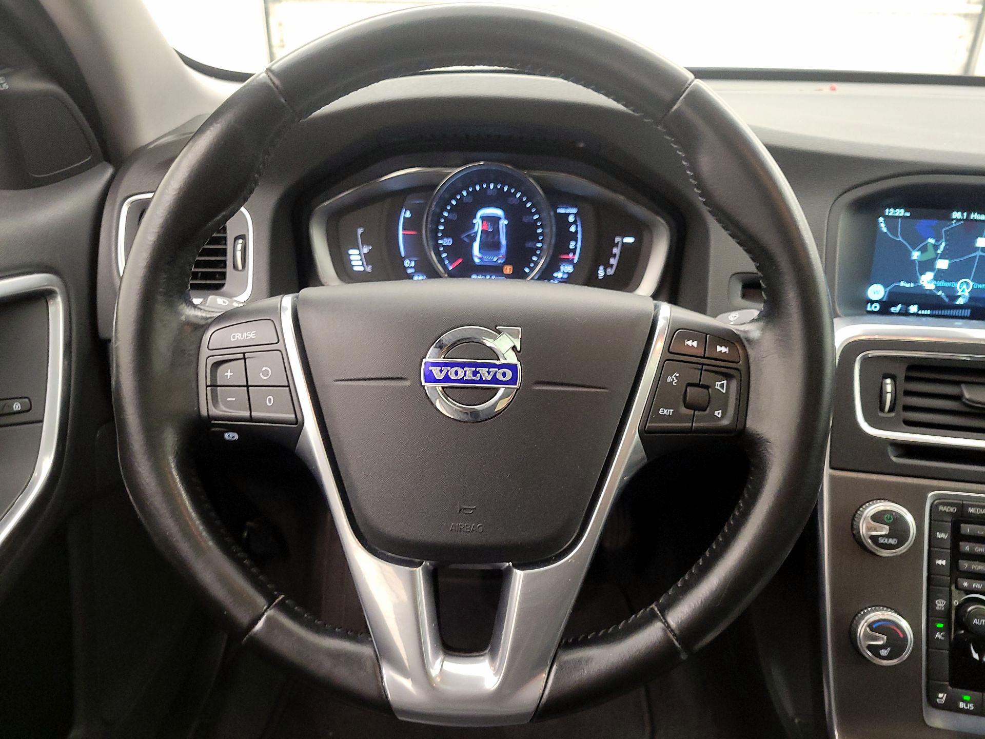 Thumbnail: 2016 Volvo S60 - 10