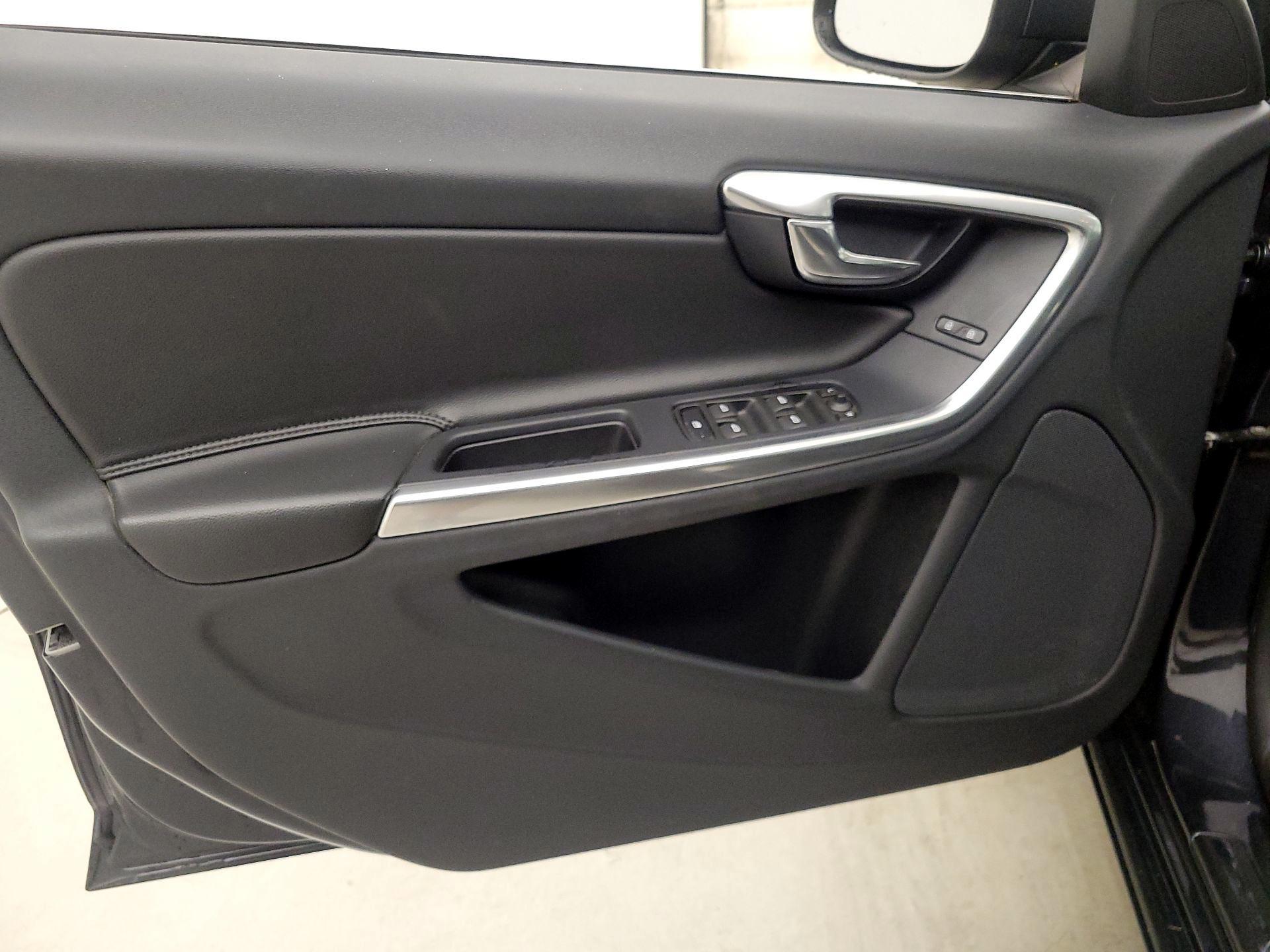 Thumbnail: 2016 Volvo S60 - 12