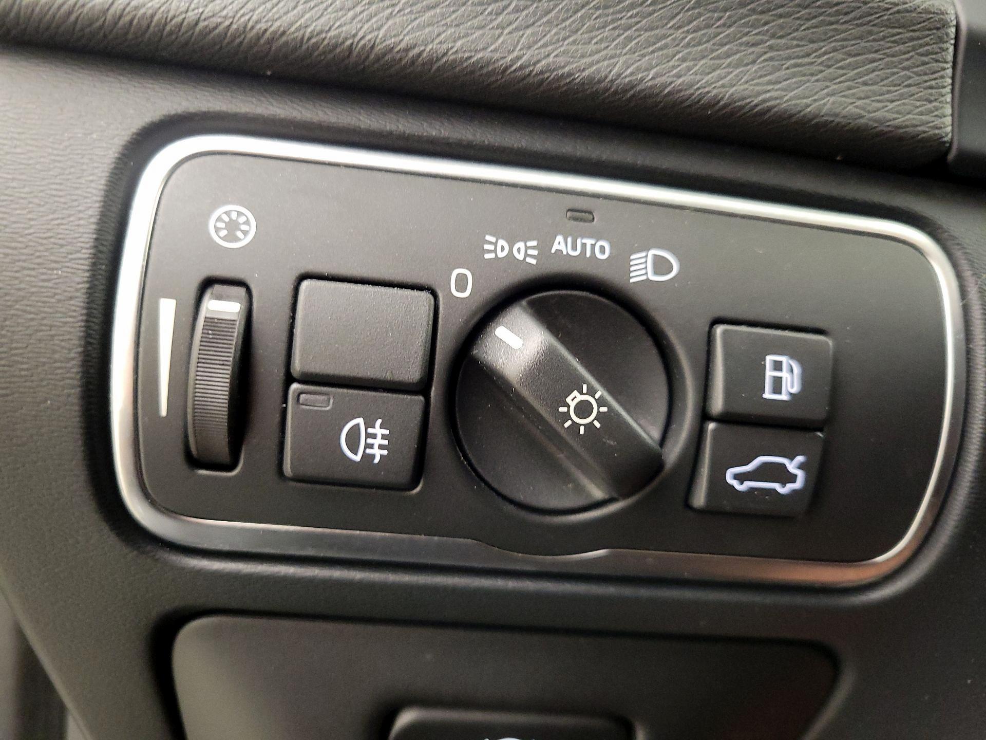 Thumbnail: 2016 Volvo S60 - 13
