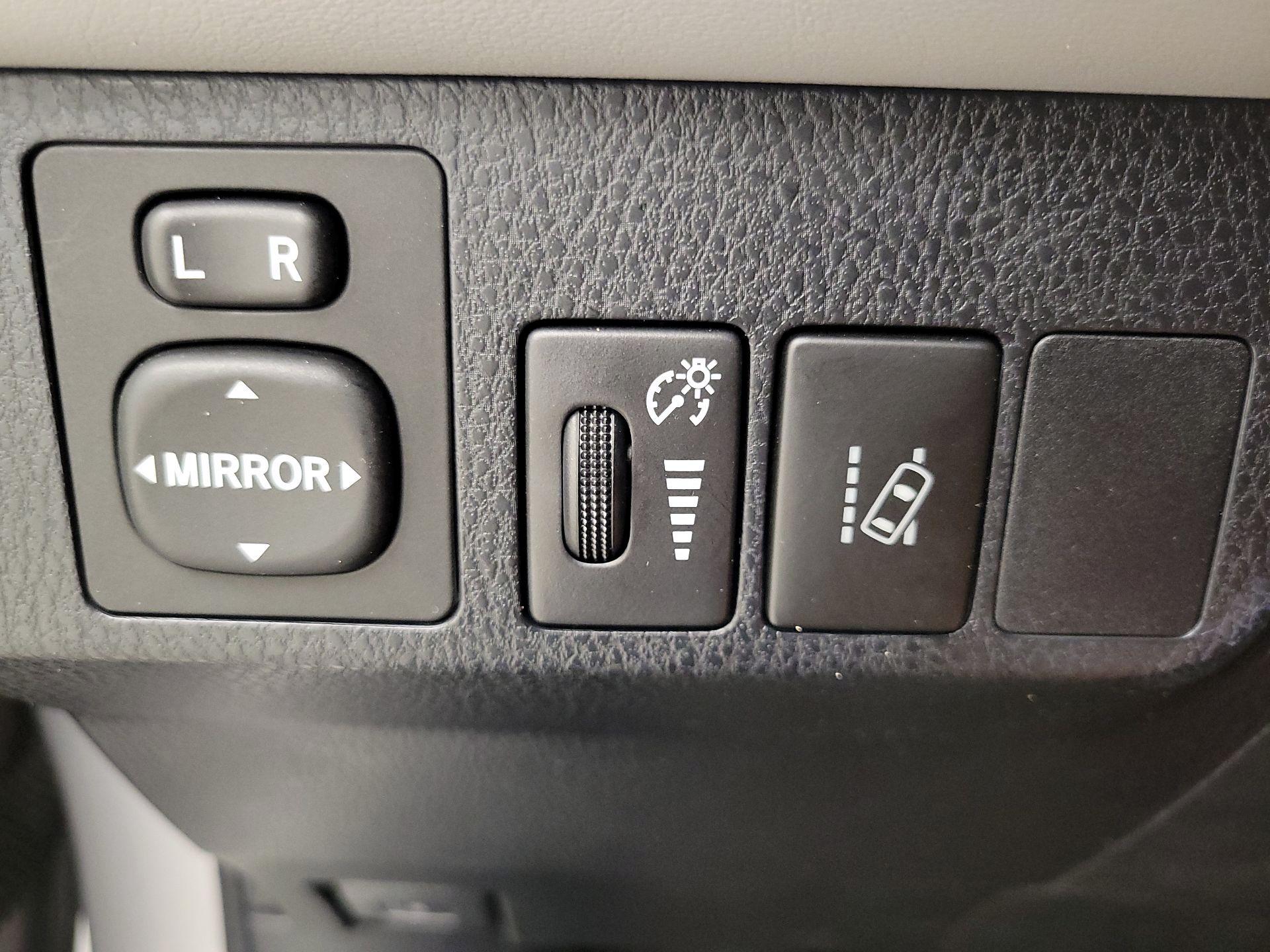 Thumbnail: 2018 Toyota RAV4 - 13