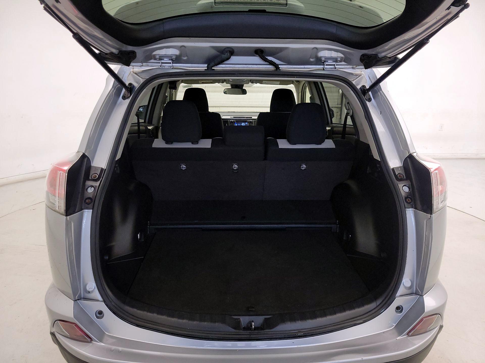 Thumbnail: 2018 Toyota RAV4 - 20