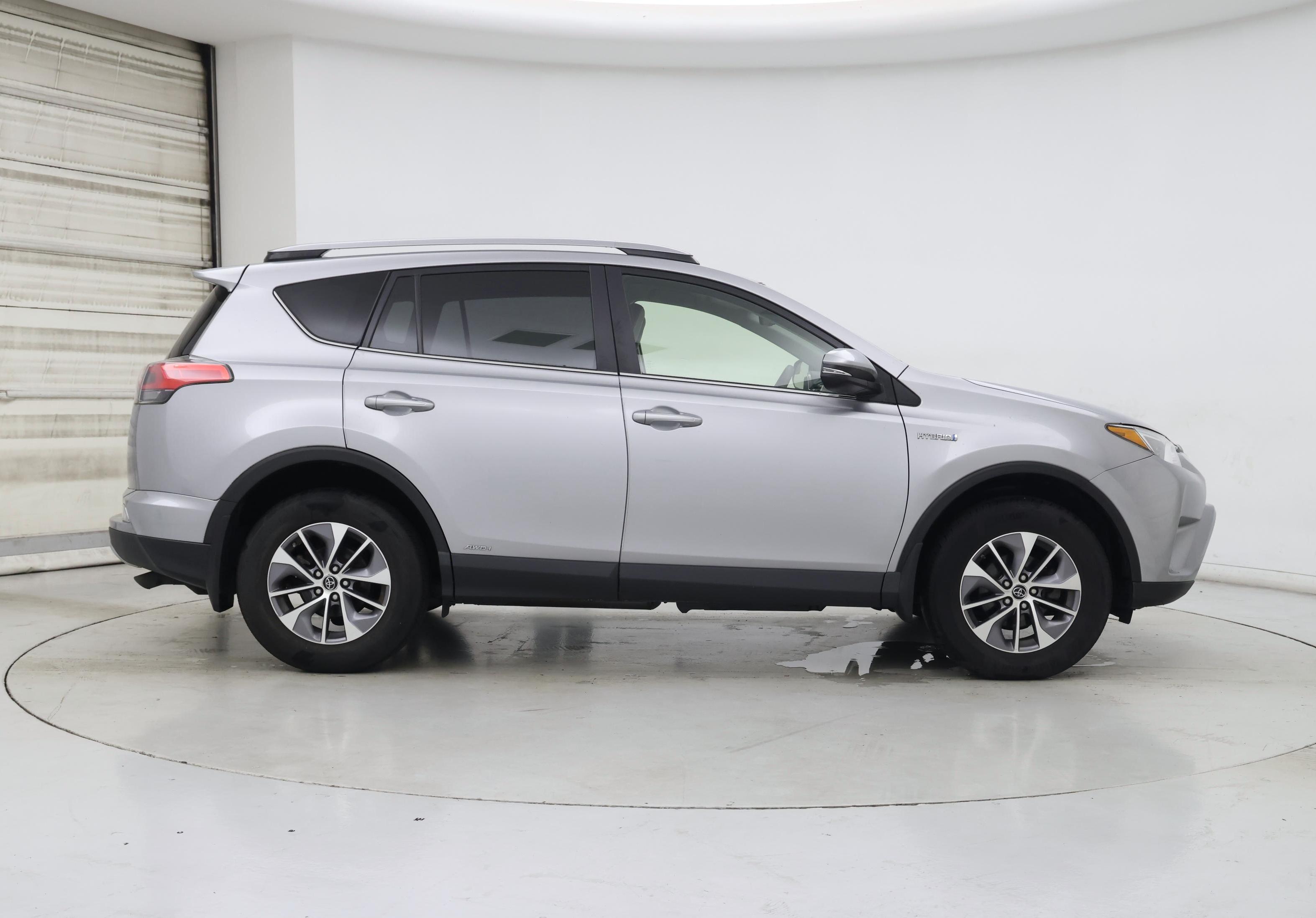 Thumbnail: 2018 Toyota RAV4 - 7