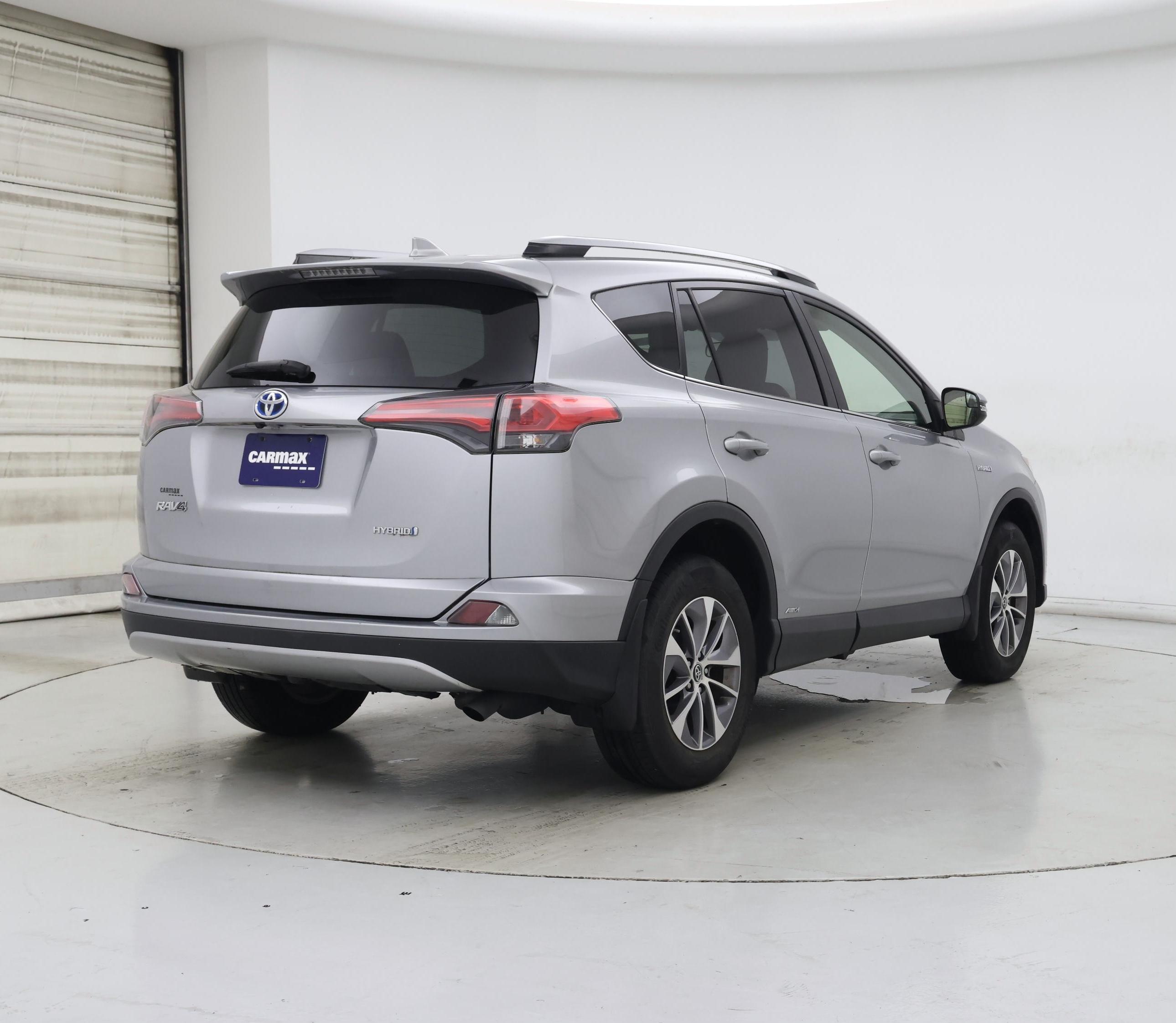 Thumbnail: 2018 Toyota RAV4 - 8