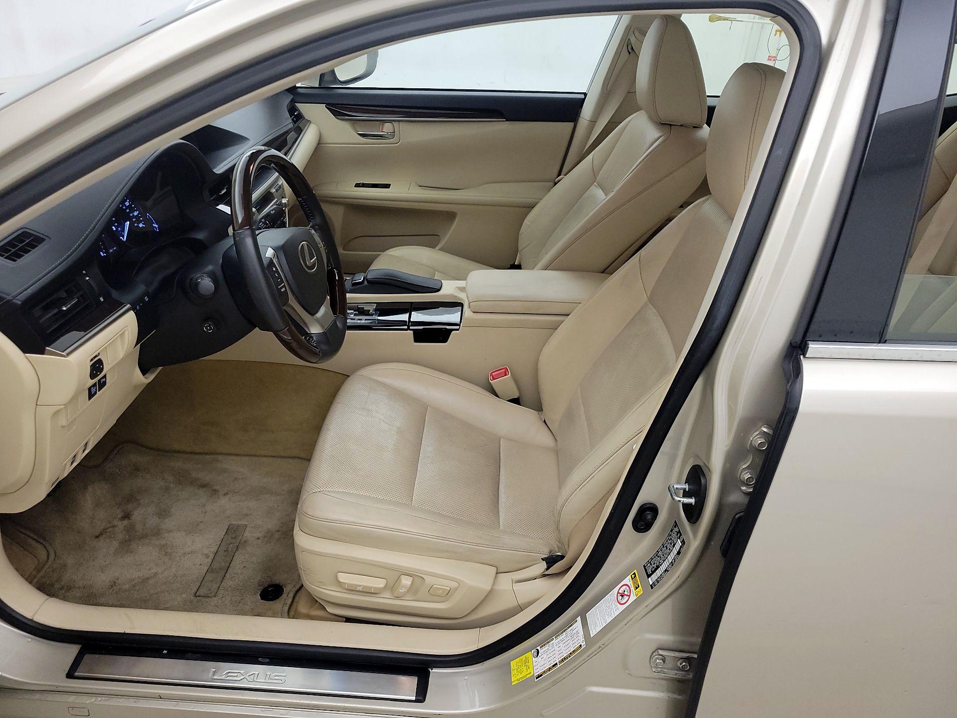 Thumbnail: 2014 Lexus ES - 11