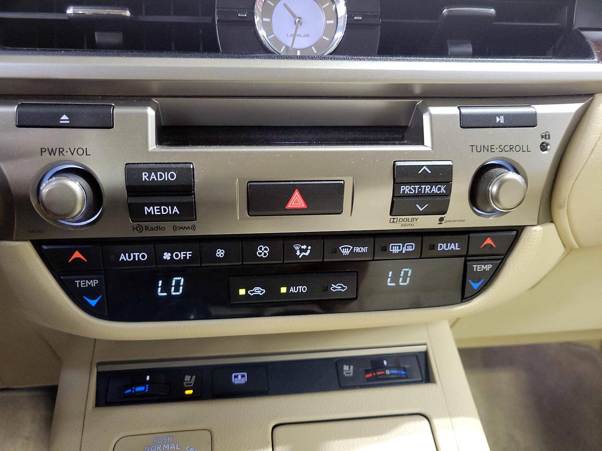 Thumbnail: 2014 Lexus ES - 17