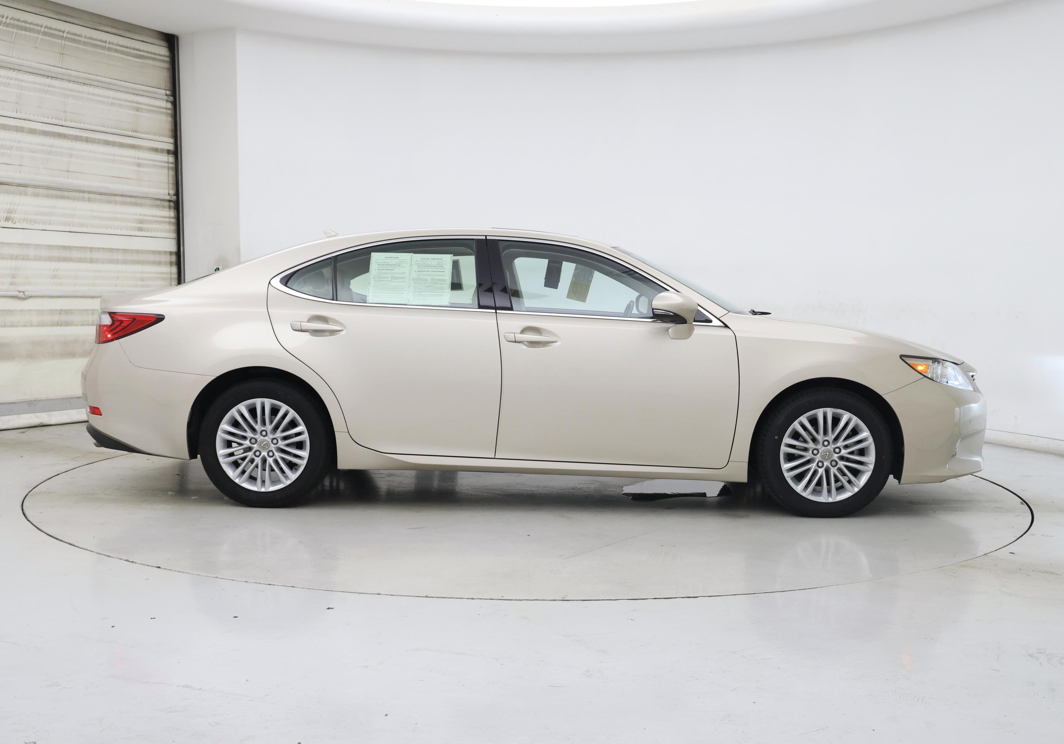 Thumbnail: 2014 Lexus ES - 4