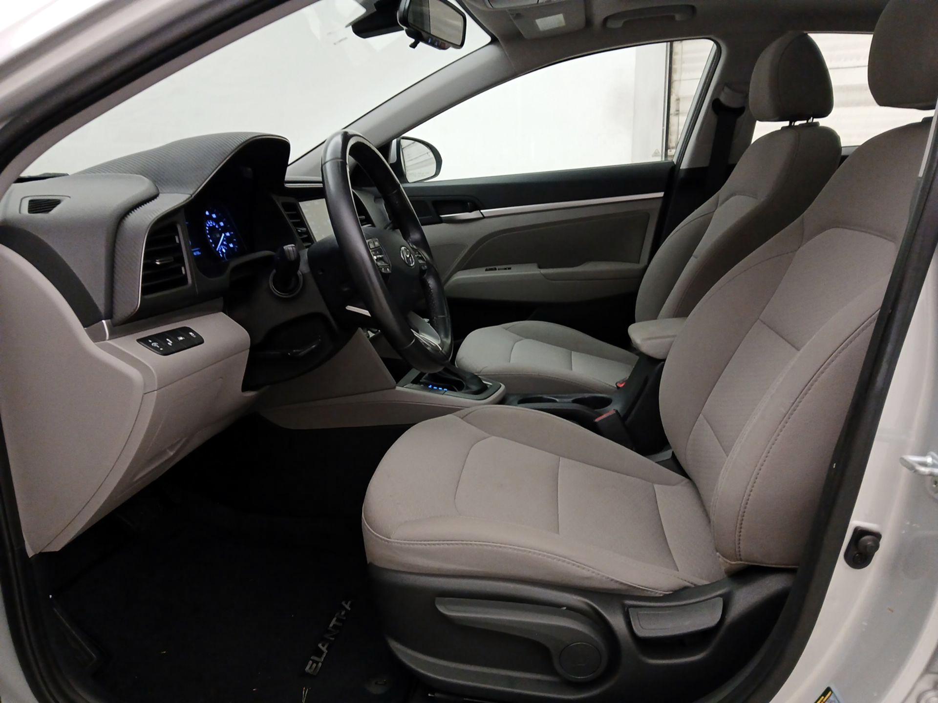 Thumbnail: 2019 Hyundai Elantra - 11