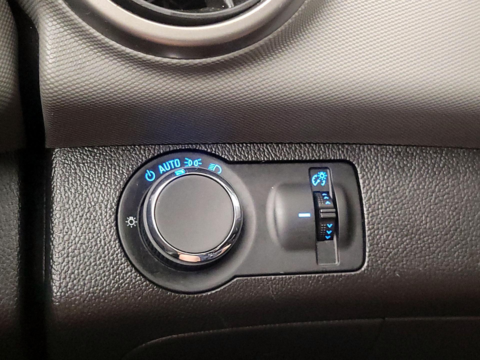 Thumbnail: 2015 Chevrolet Sonic - 13