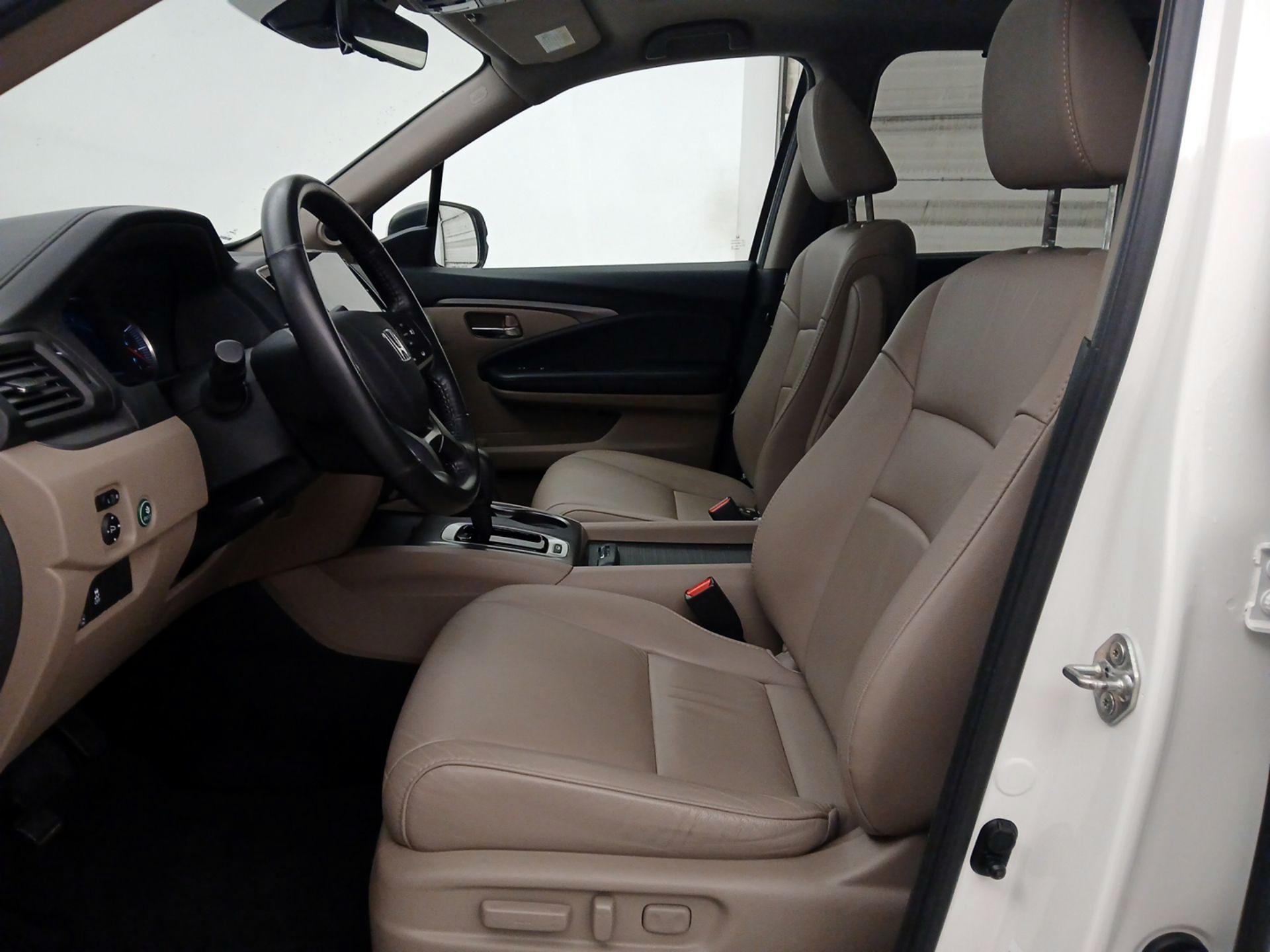 Thumbnail: 2019 Honda Pilot - 11