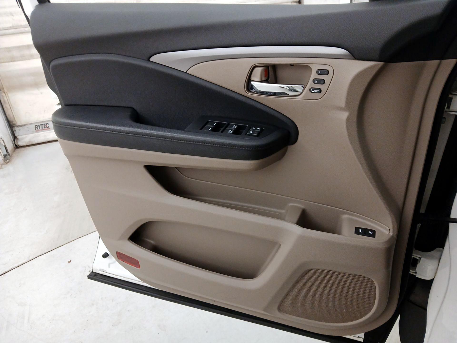Thumbnail: 2019 Honda Pilot - 12