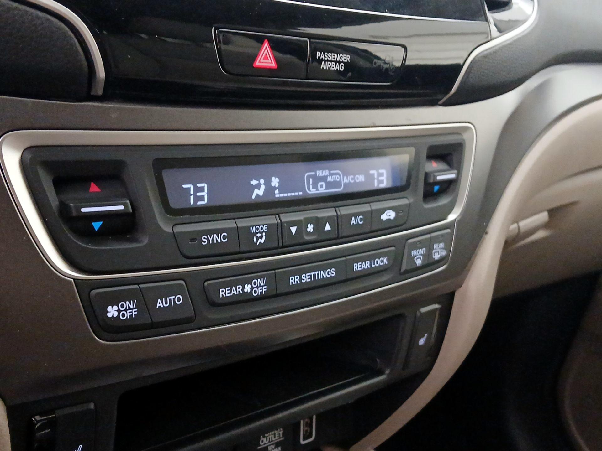 Thumbnail: 2019 Honda Pilot - 16