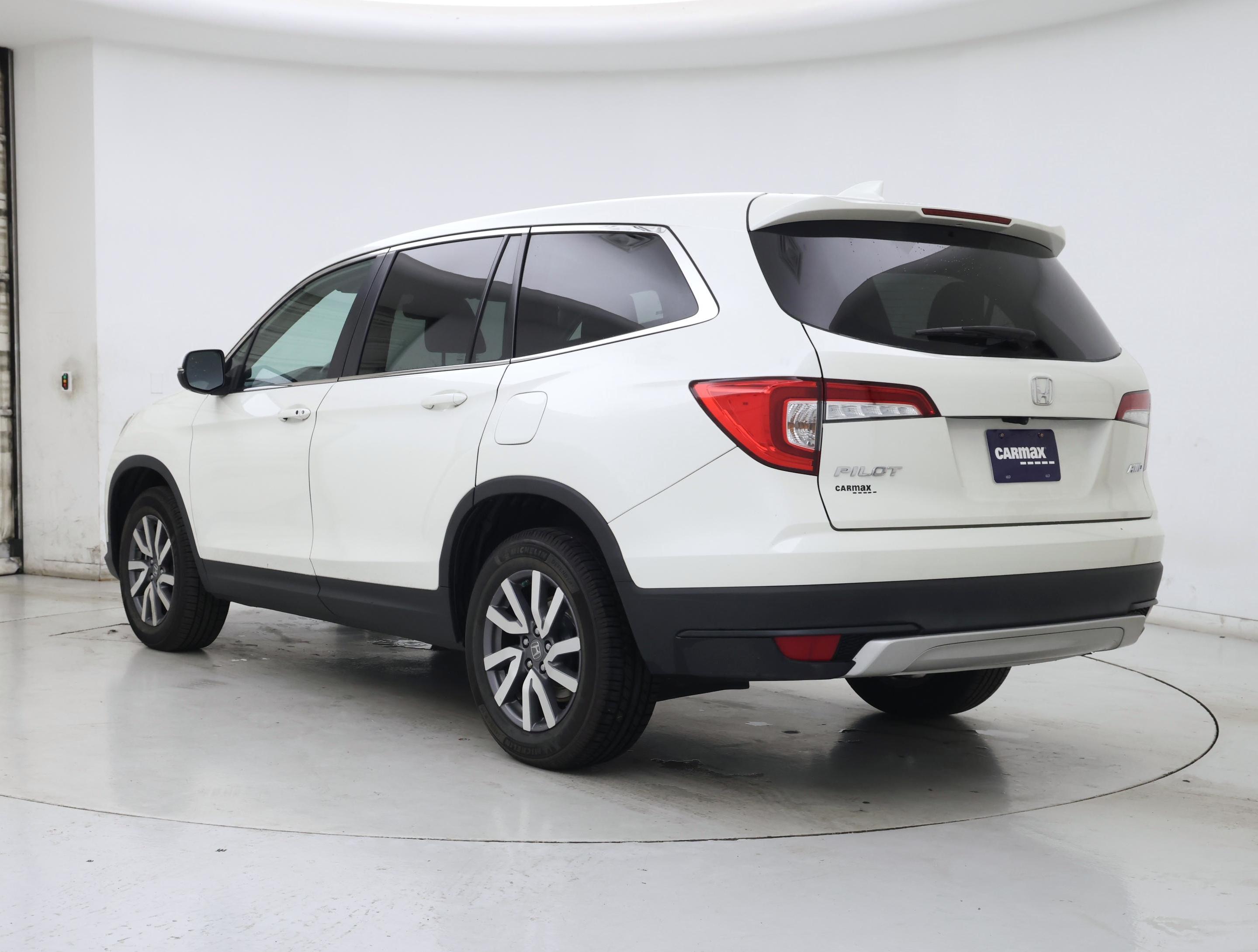 Thumbnail: 2019 Honda Pilot - 2