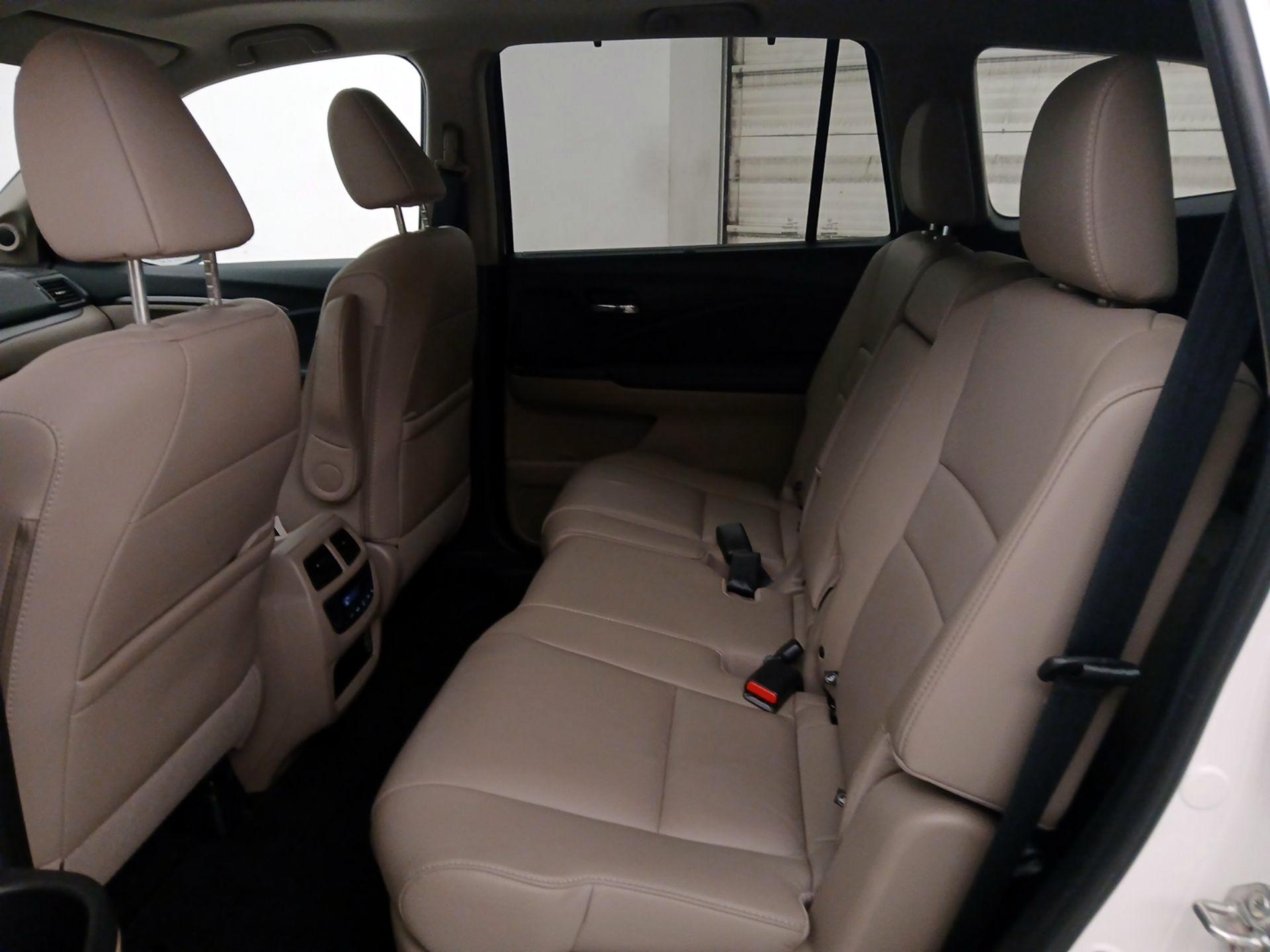 Thumbnail: 2019 Honda Pilot - 20