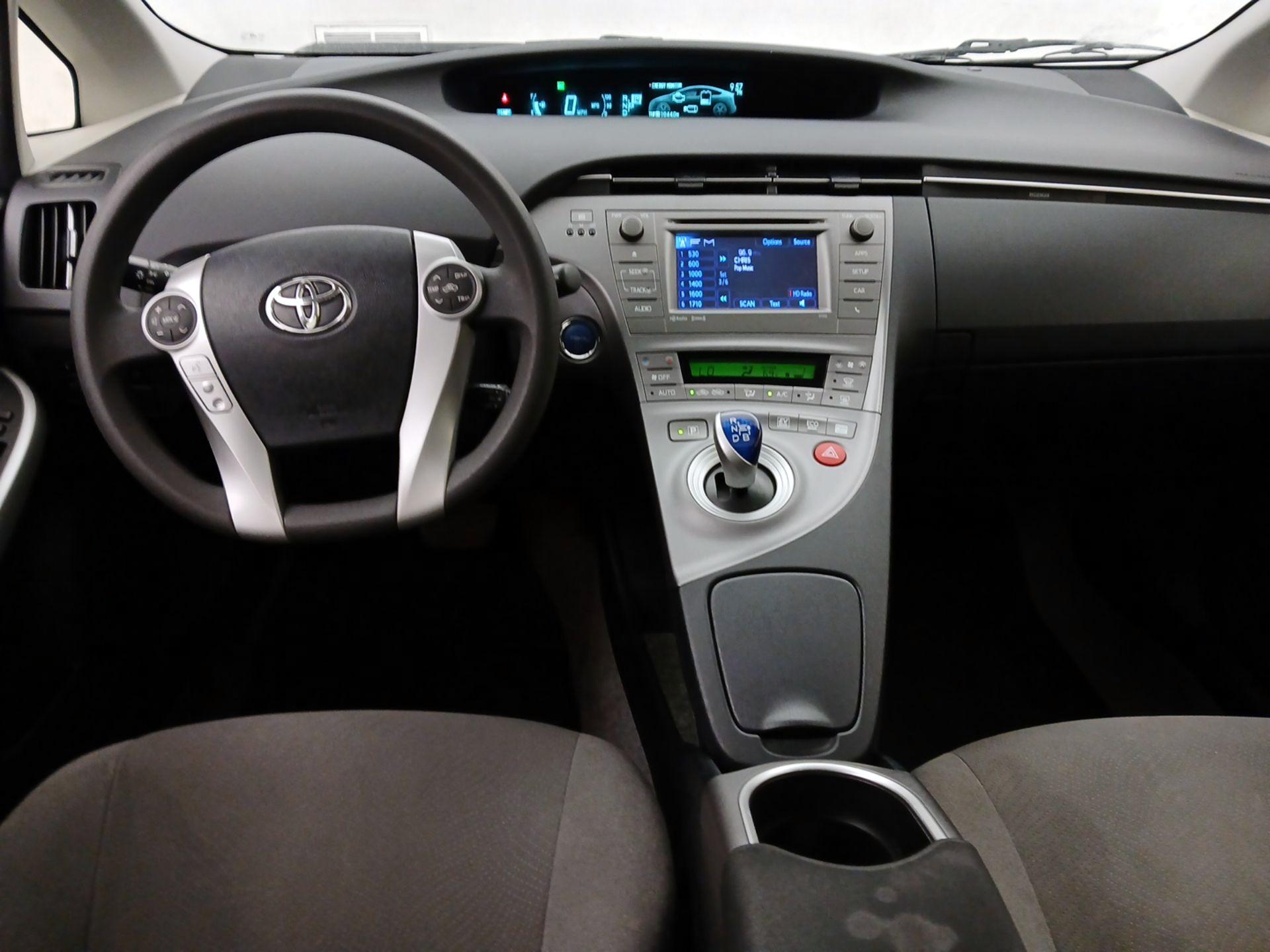 Thumbnail: 2014 Toyota Prius - 9