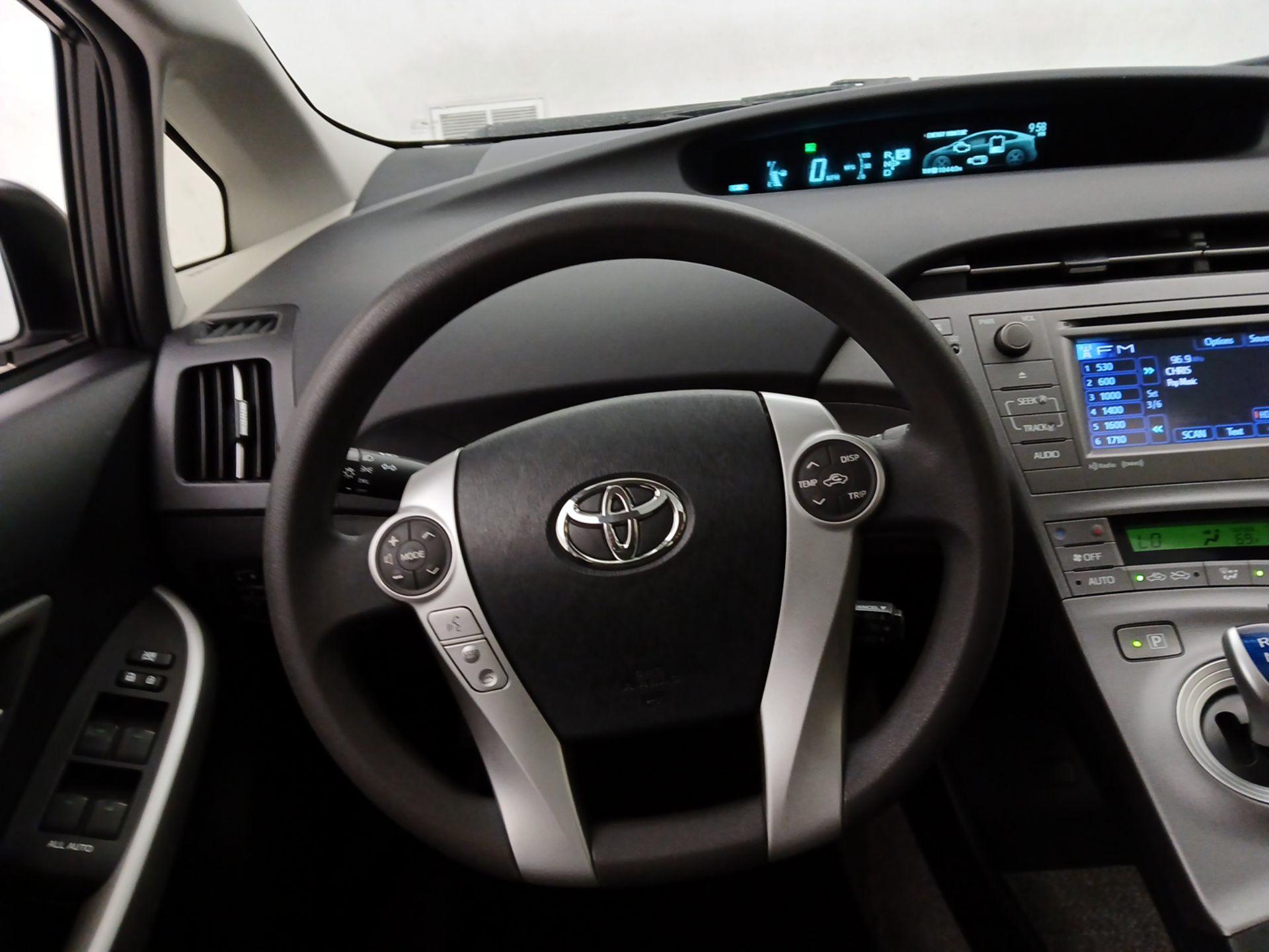 Thumbnail: 2014 Toyota Prius - 10