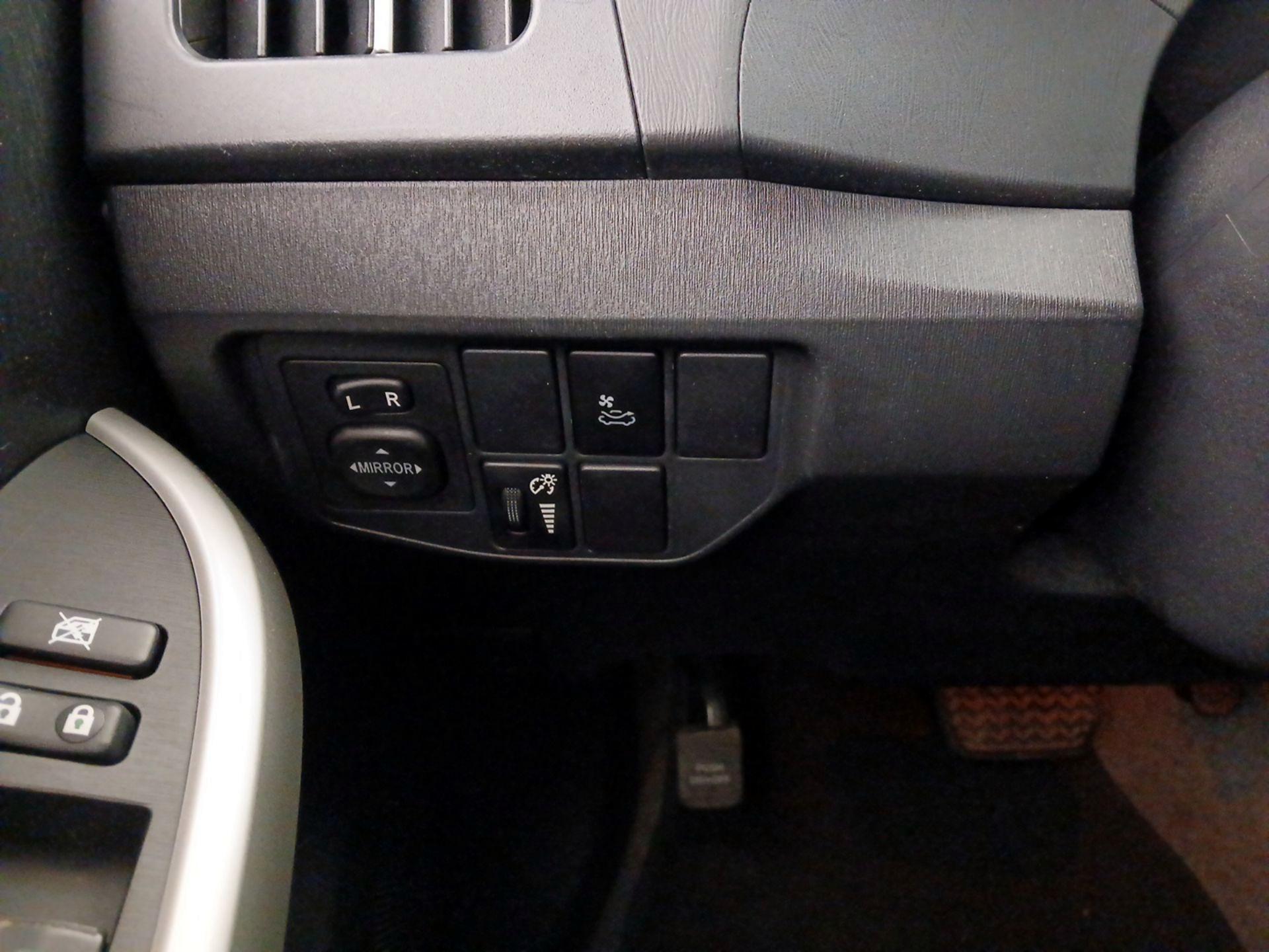 Thumbnail: 2014 Toyota Prius - 13