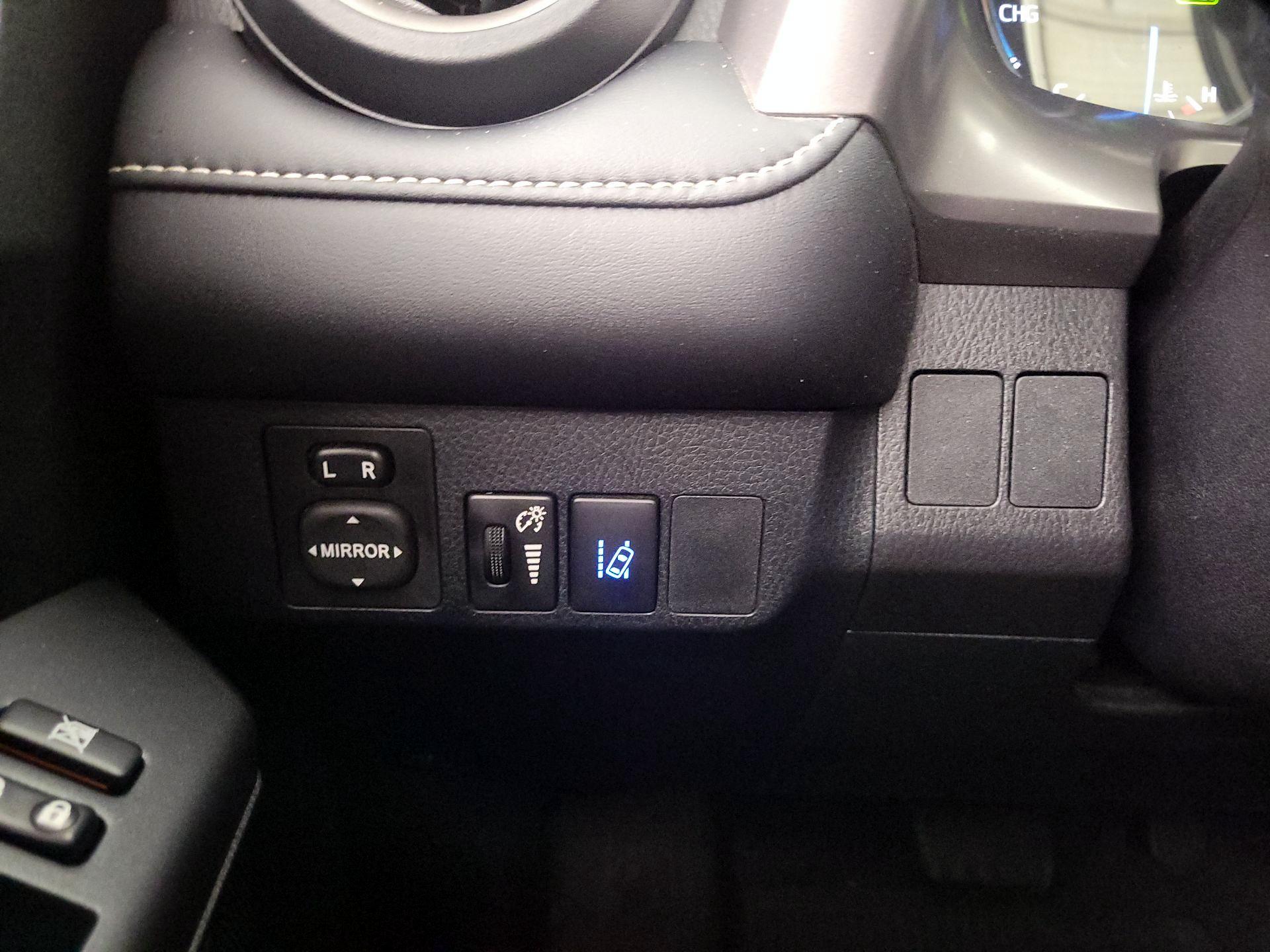 Thumbnail: 2017 Toyota RAV4 - 13