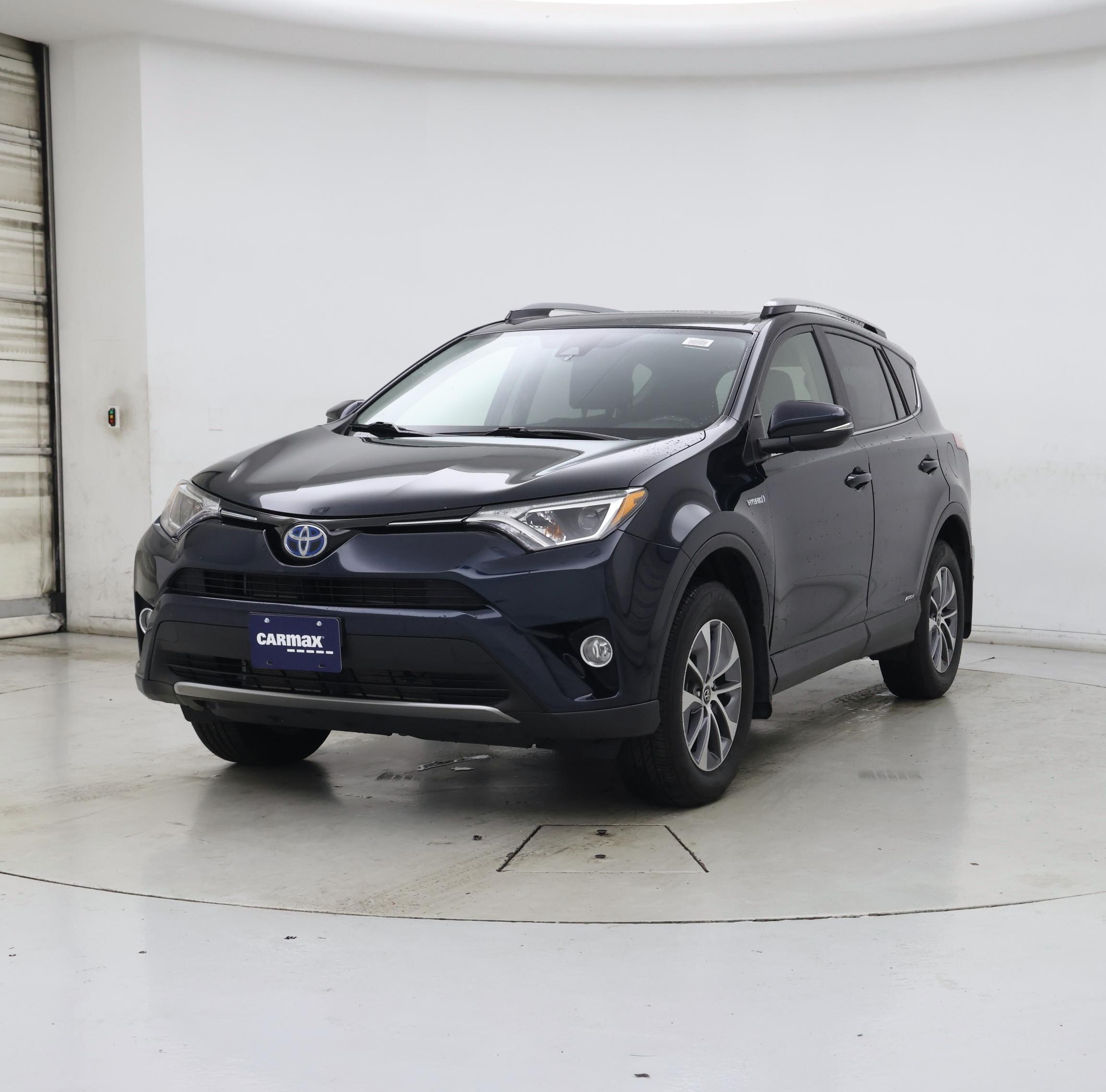 Thumbnail: 2017 Toyota RAV4 - 4