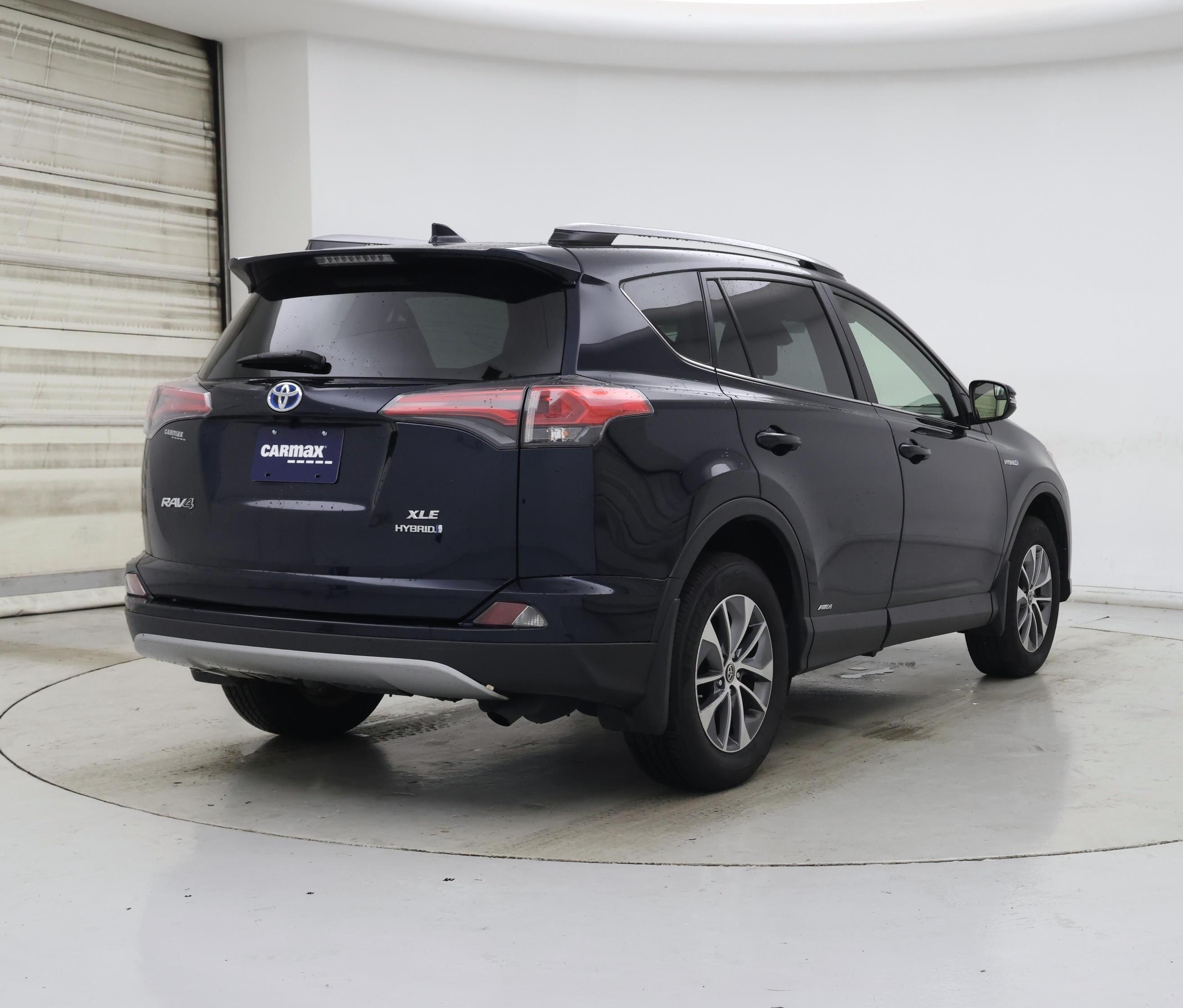 Thumbnail: 2017 Toyota RAV4 - 8