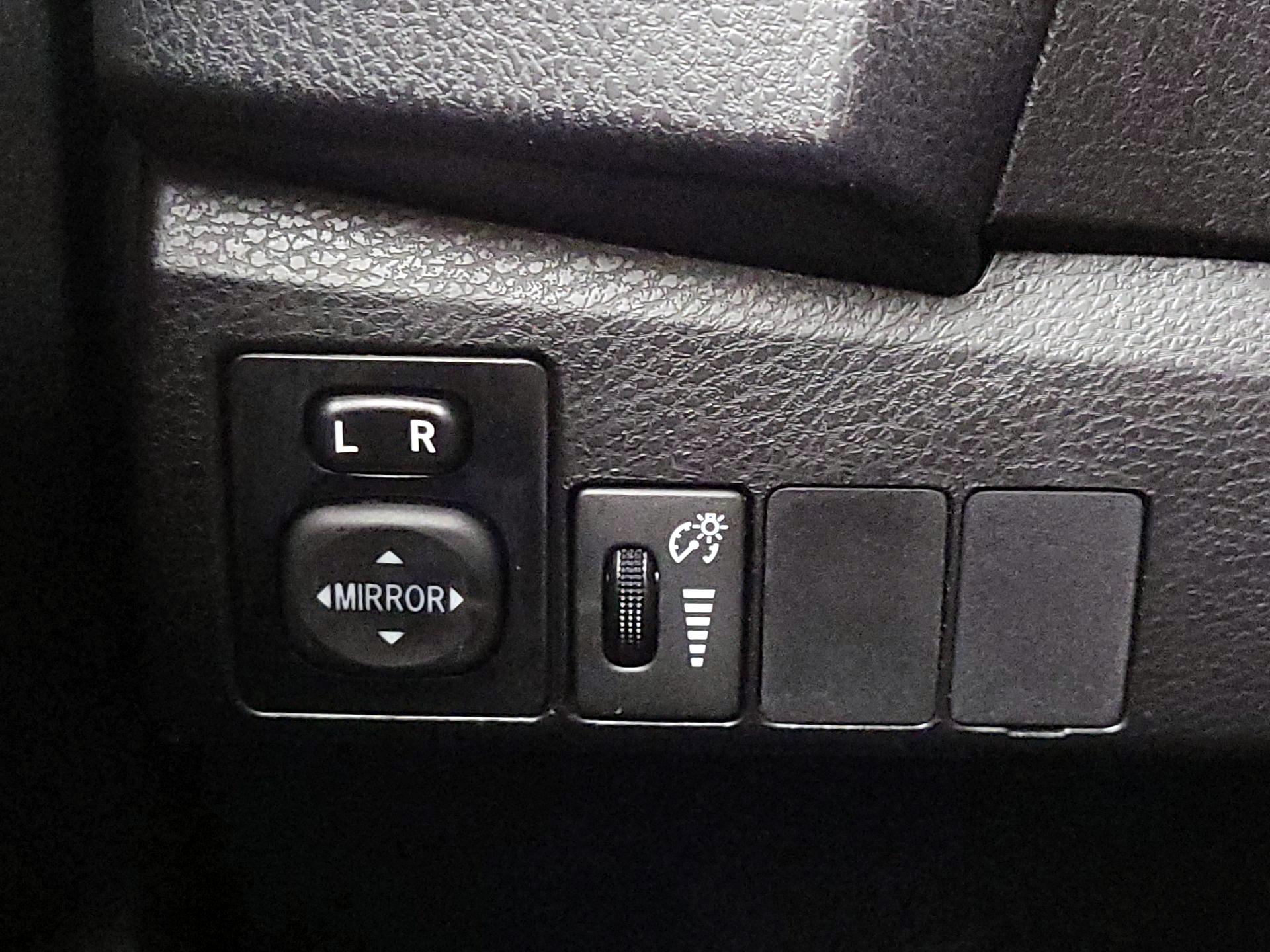 Thumbnail: 2014 Toyota Corolla - 13