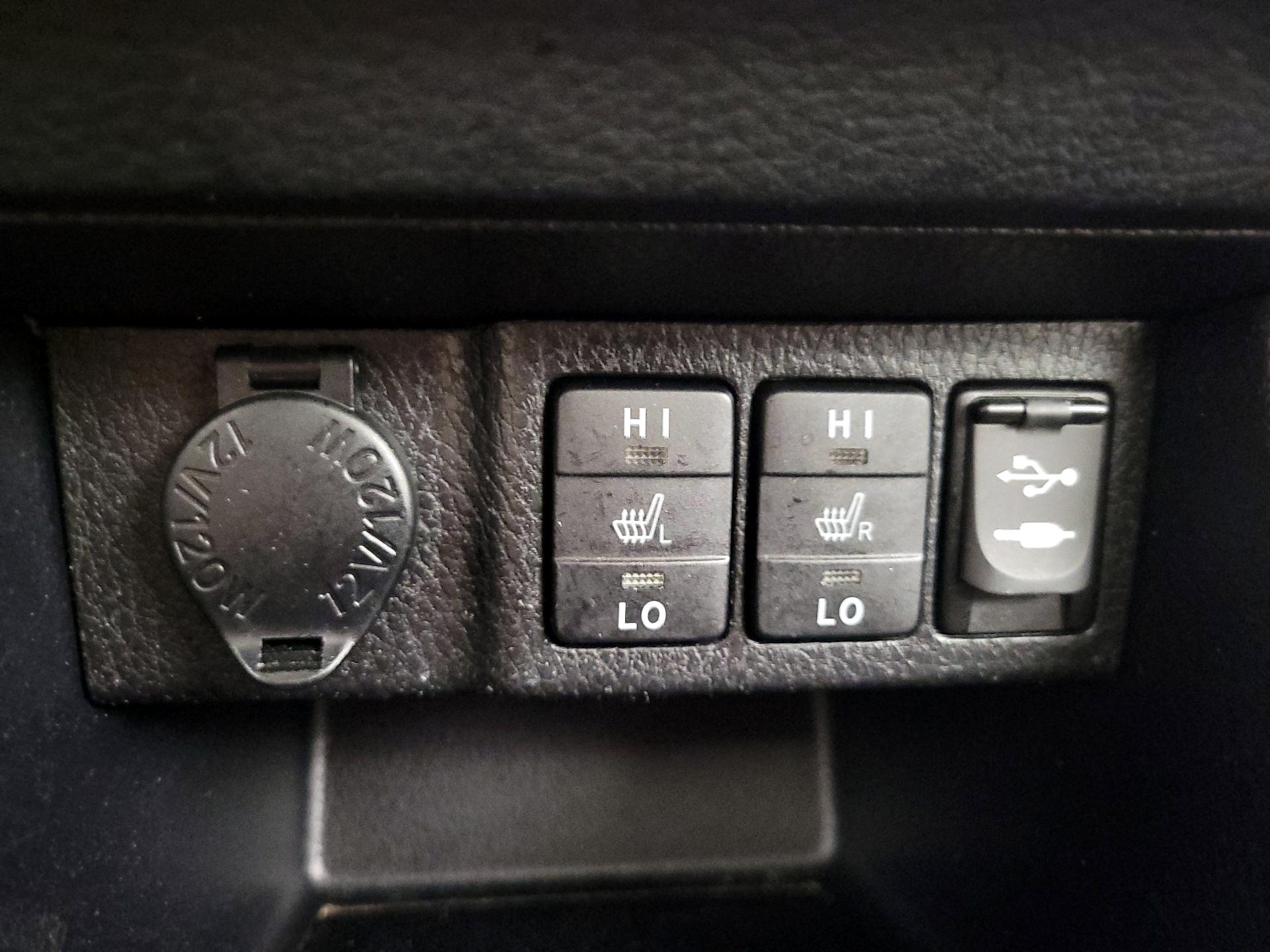 Thumbnail: 2014 Toyota Corolla - 18