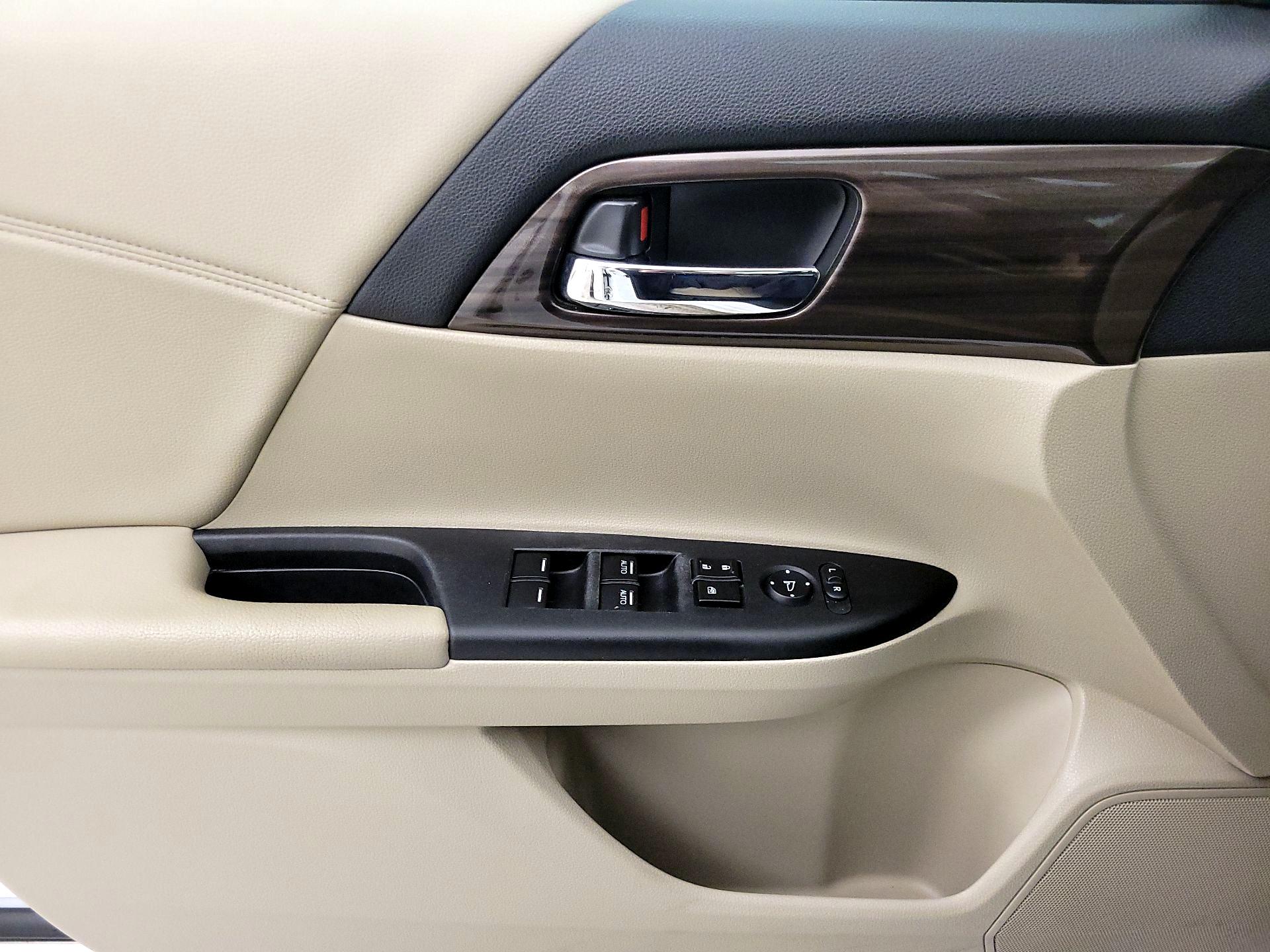 Thumbnail: 2016 Honda Accord - 12