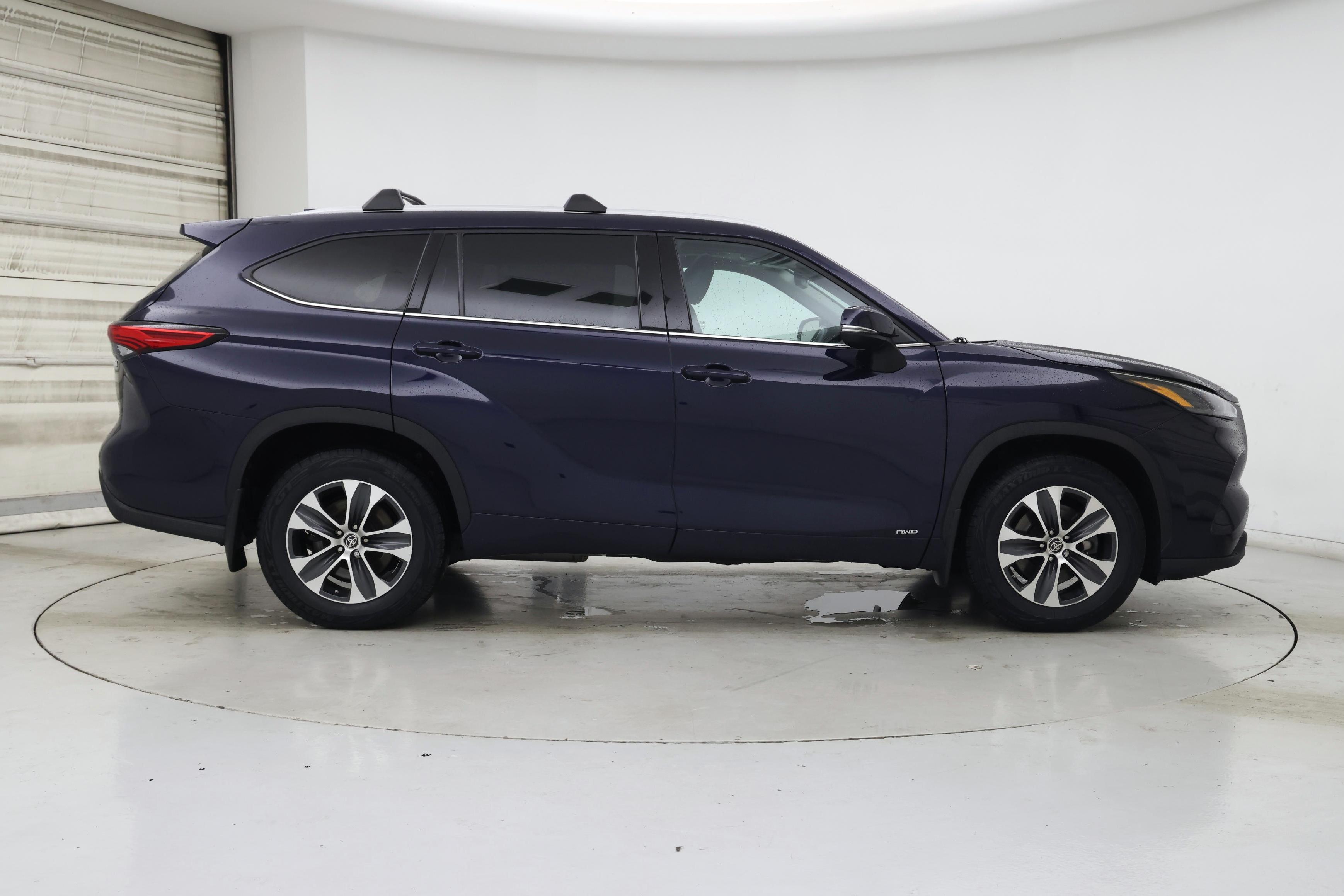 Thumbnail: 2022 Toyota Highlander - 7