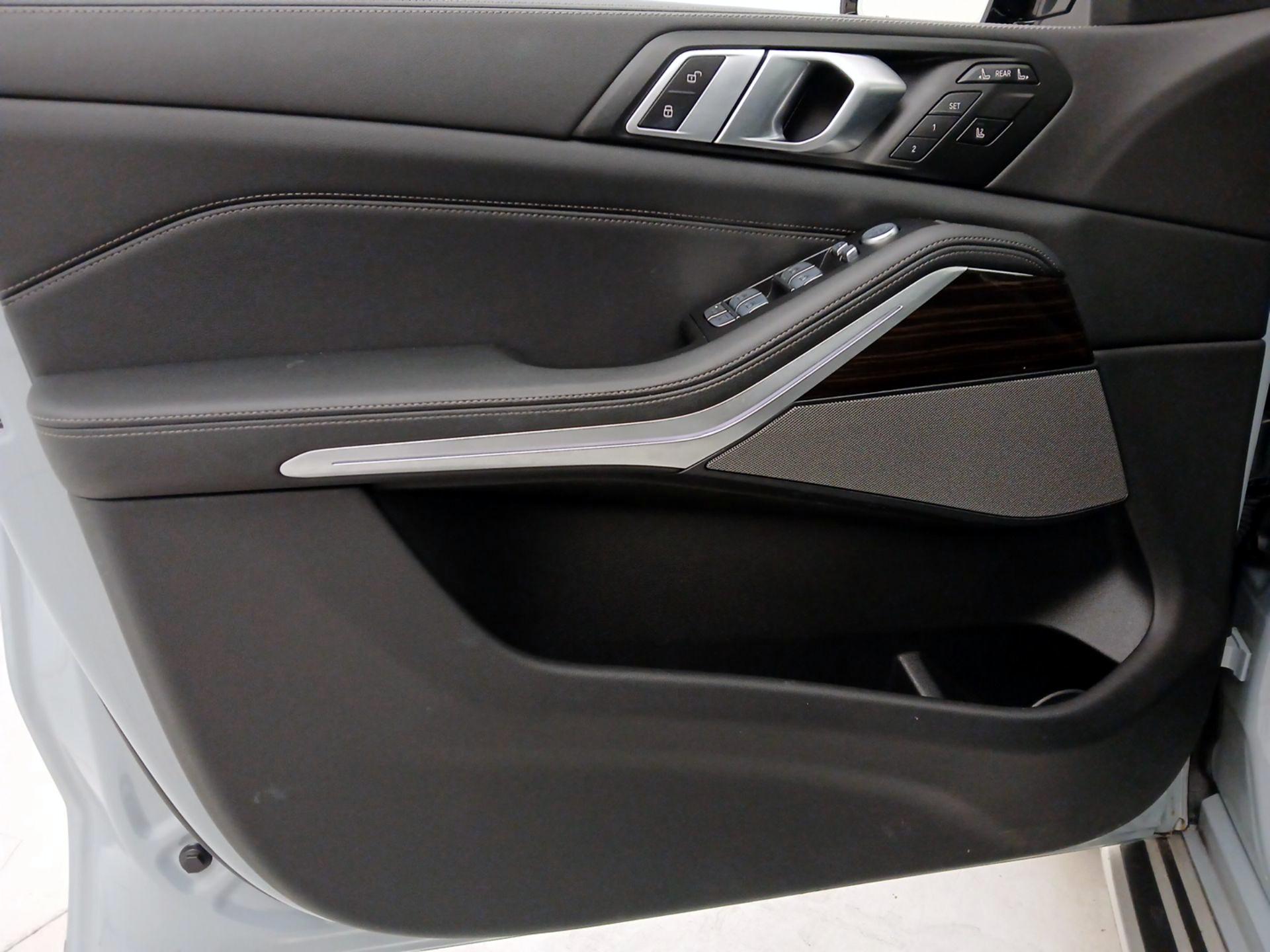 Thumbnail: 2023 BMW X7 - 12
