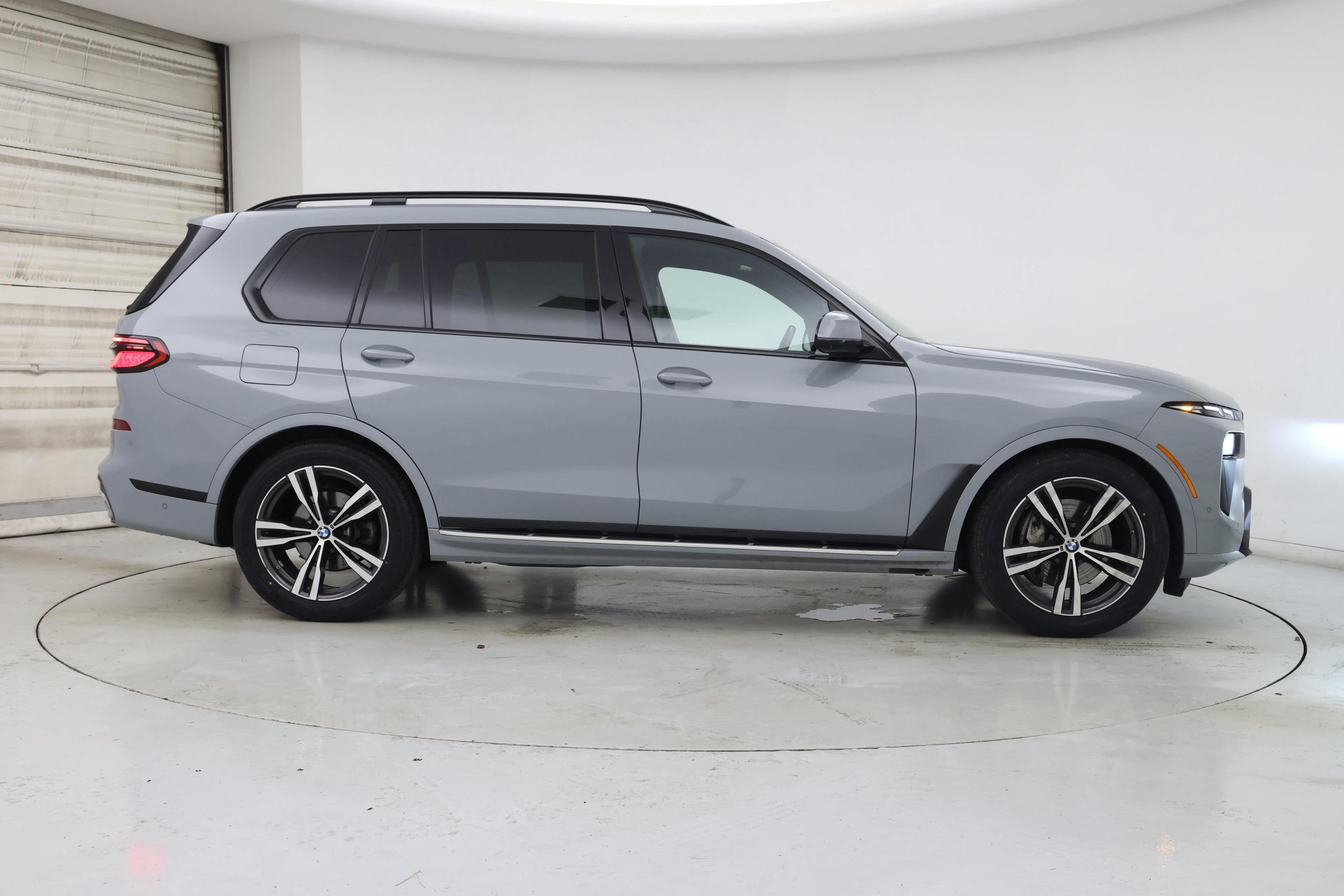 Thumbnail: 2023 BMW X7 - 7