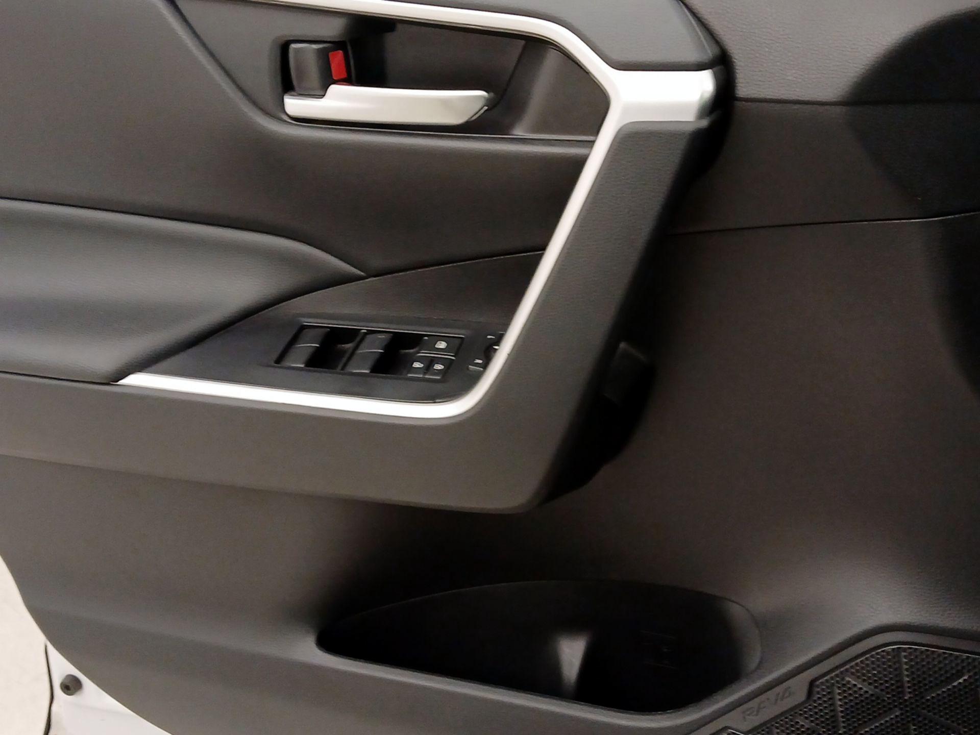 Thumbnail: 2021 Toyota RAV4 - 12