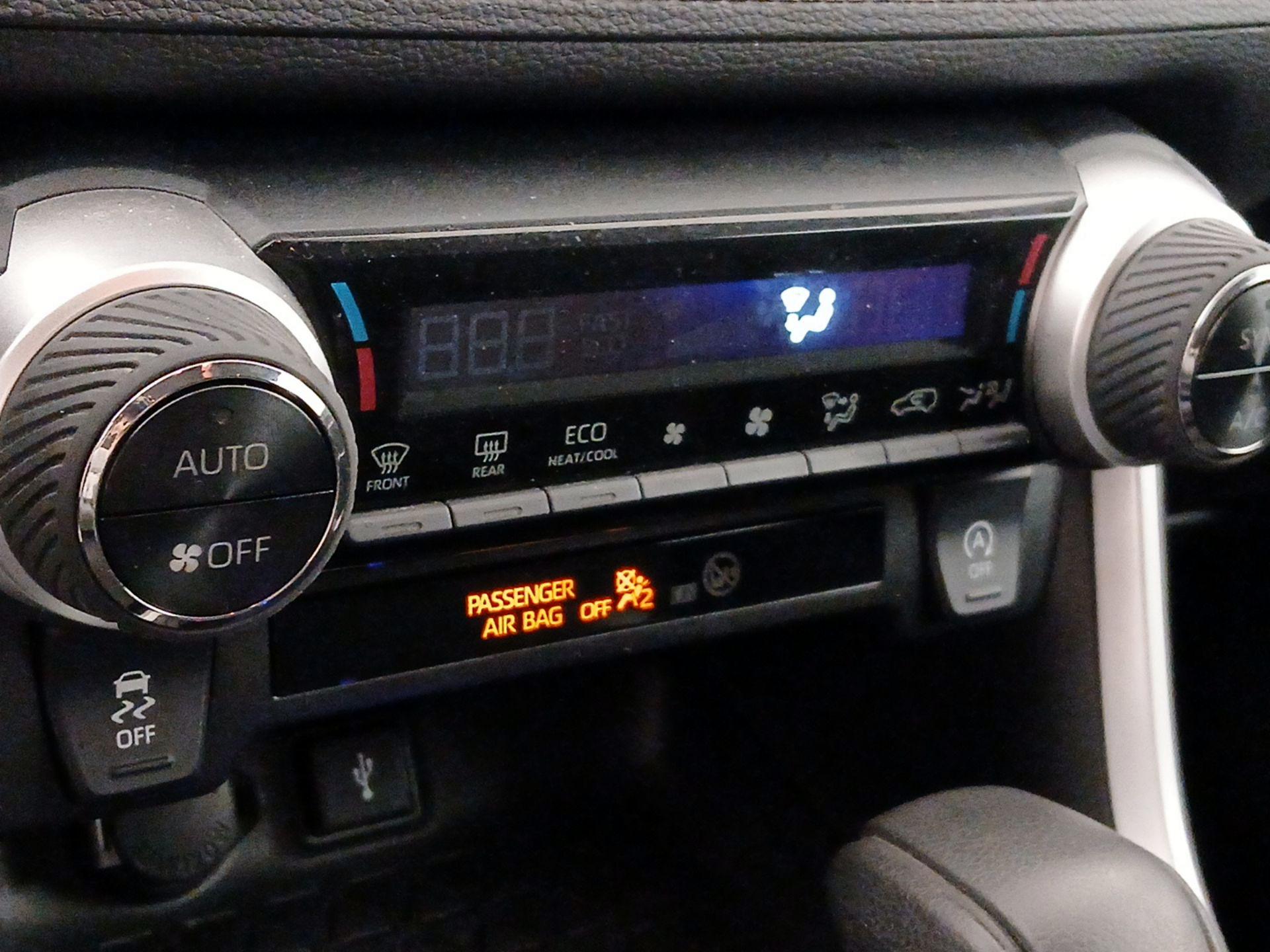 Thumbnail: 2021 Toyota RAV4 - 16