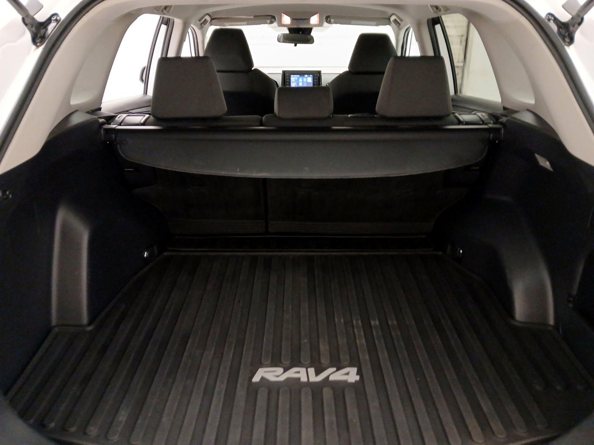Thumbnail: 2021 Toyota RAV4 - 20