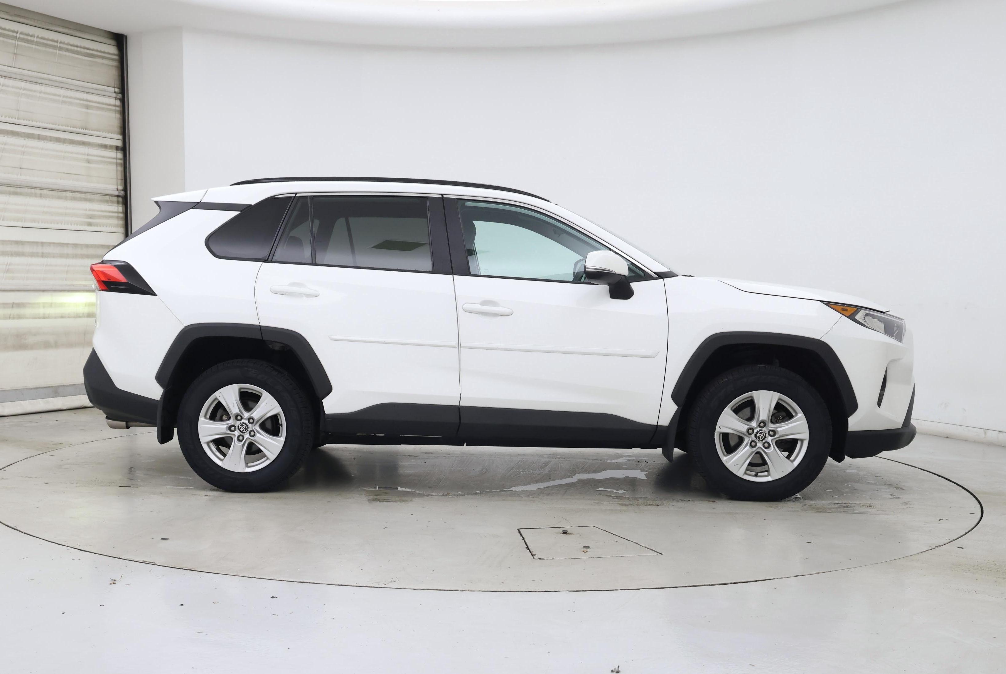 Thumbnail: 2021 Toyota RAV4 - 7