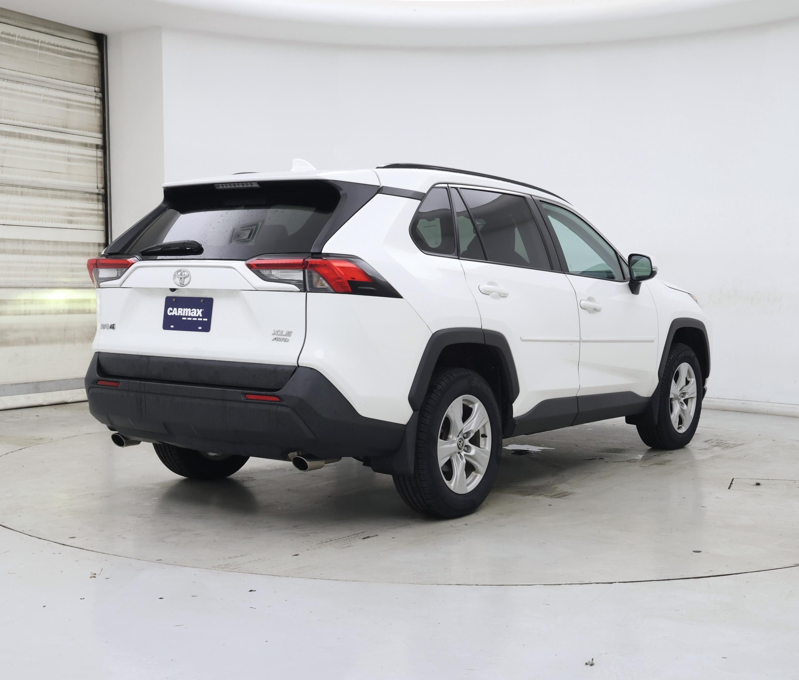 Thumbnail: 2021 Toyota RAV4 - 8
