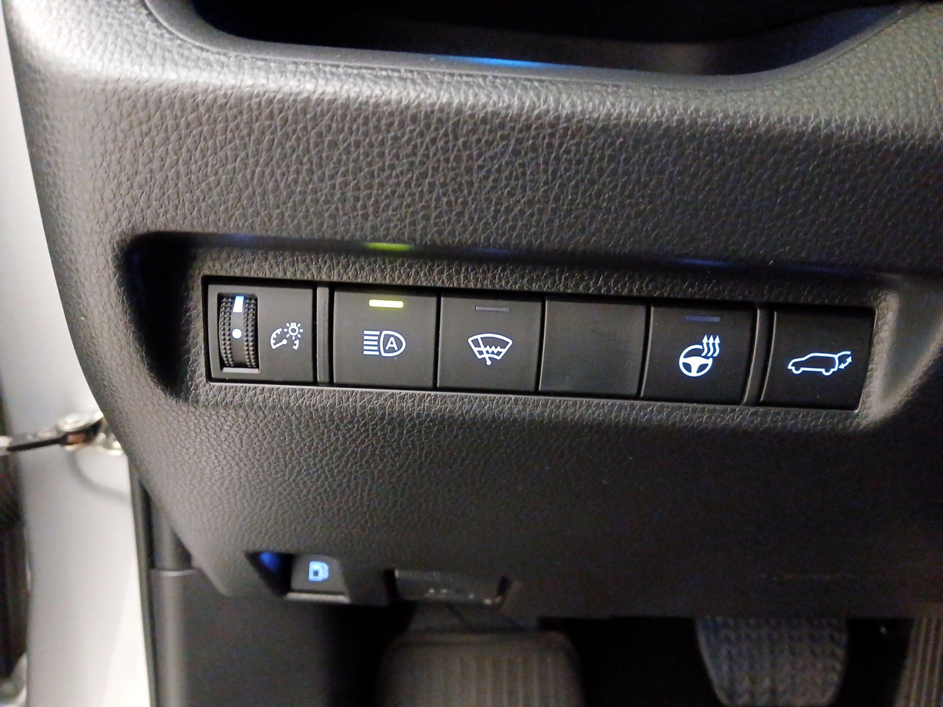 Thumbnail: 2021 Toyota RAV4 - 13