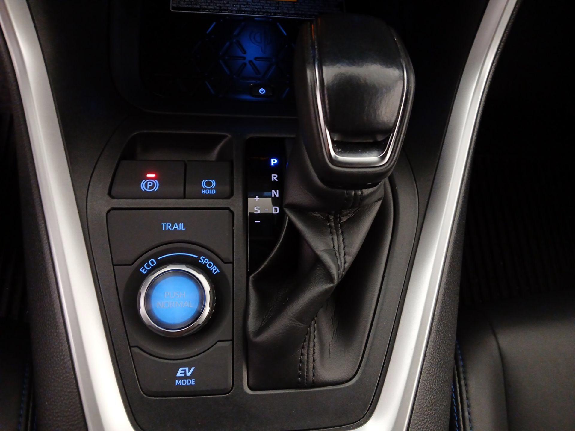 Thumbnail: 2021 Toyota RAV4 - 17