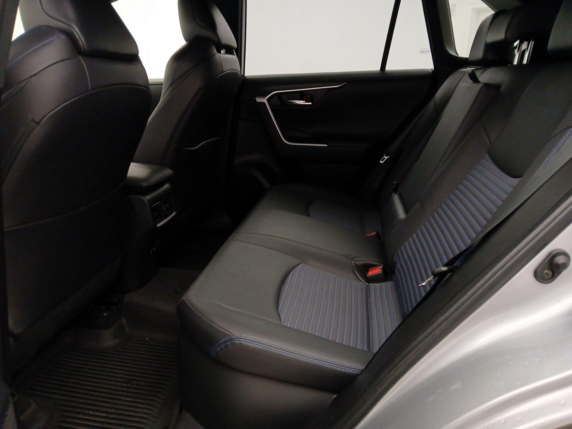Thumbnail: 2021 Toyota RAV4 - 20