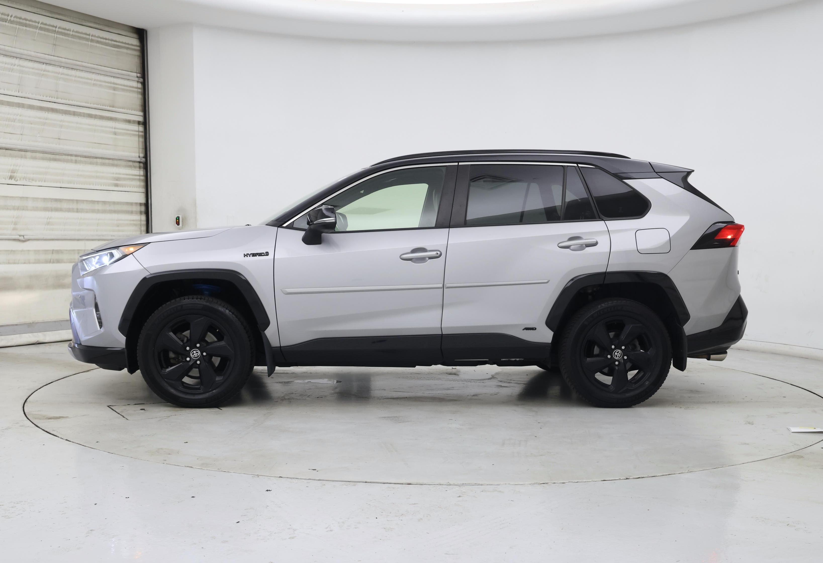 Thumbnail: 2021 Toyota RAV4 - 3