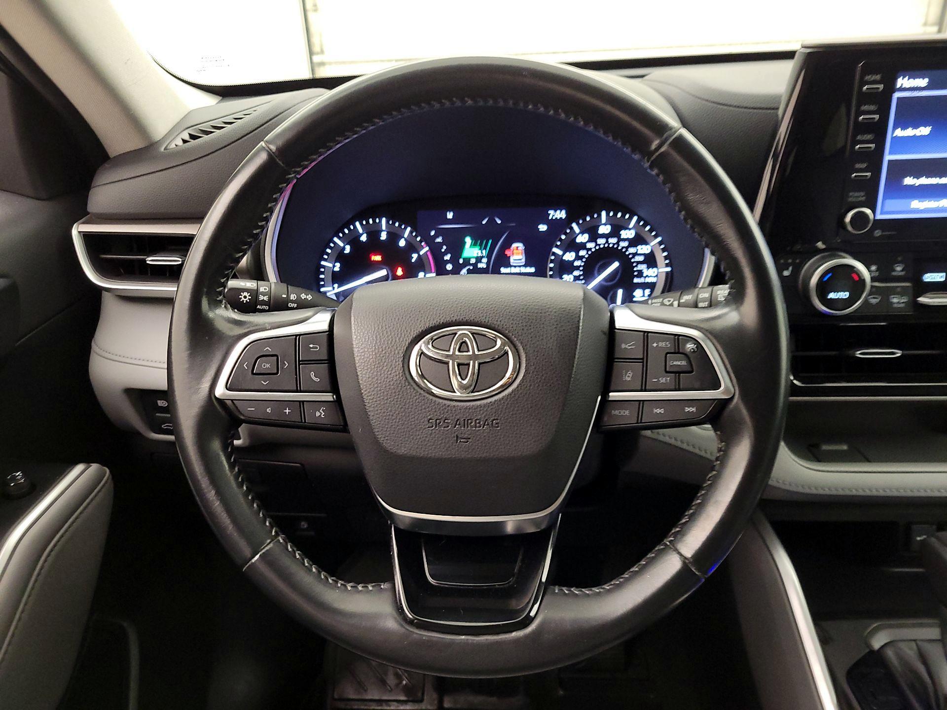 Thumbnail: 2021 Toyota Highlander - 10