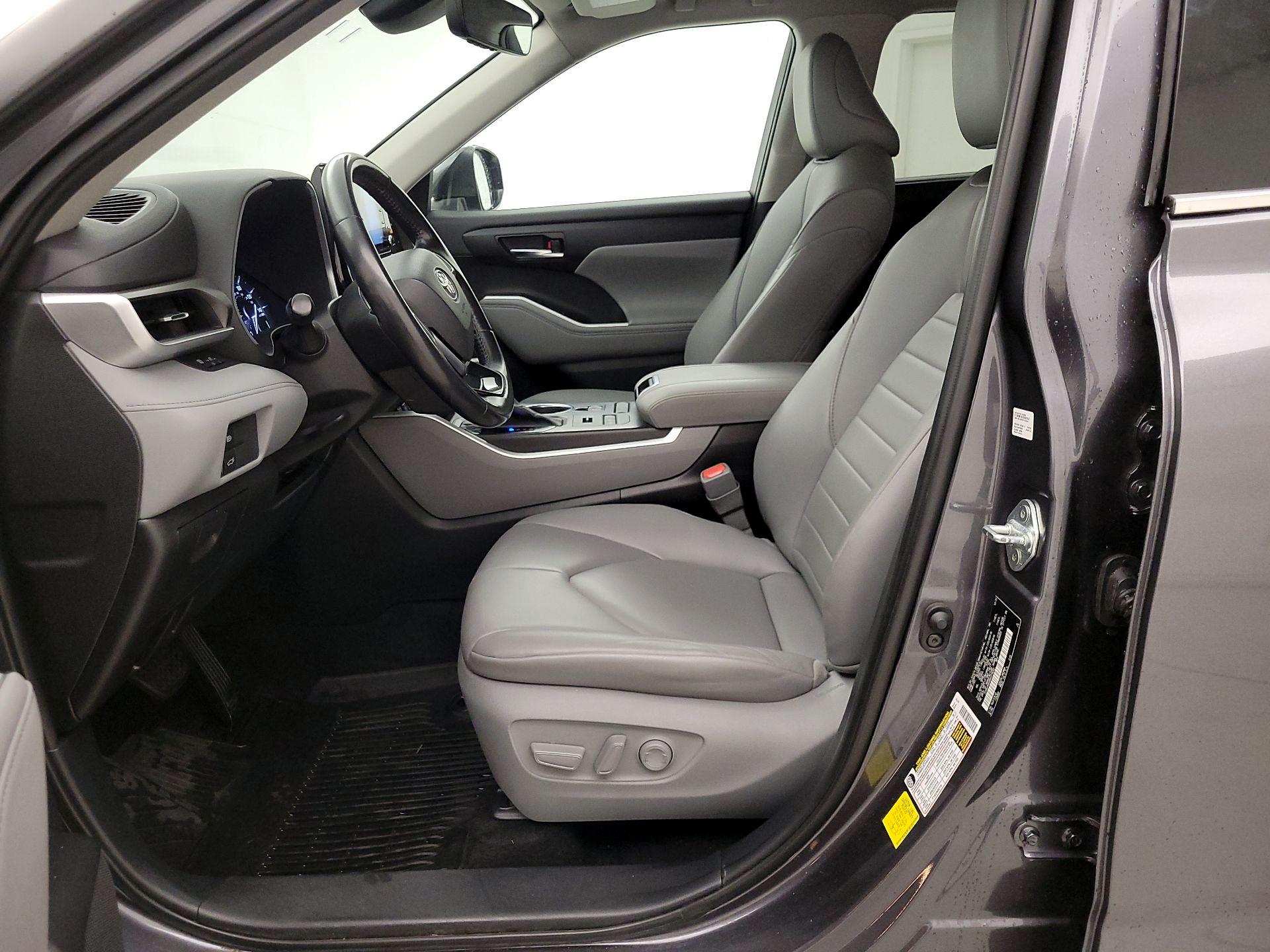 Thumbnail: 2021 Toyota Highlander - 11