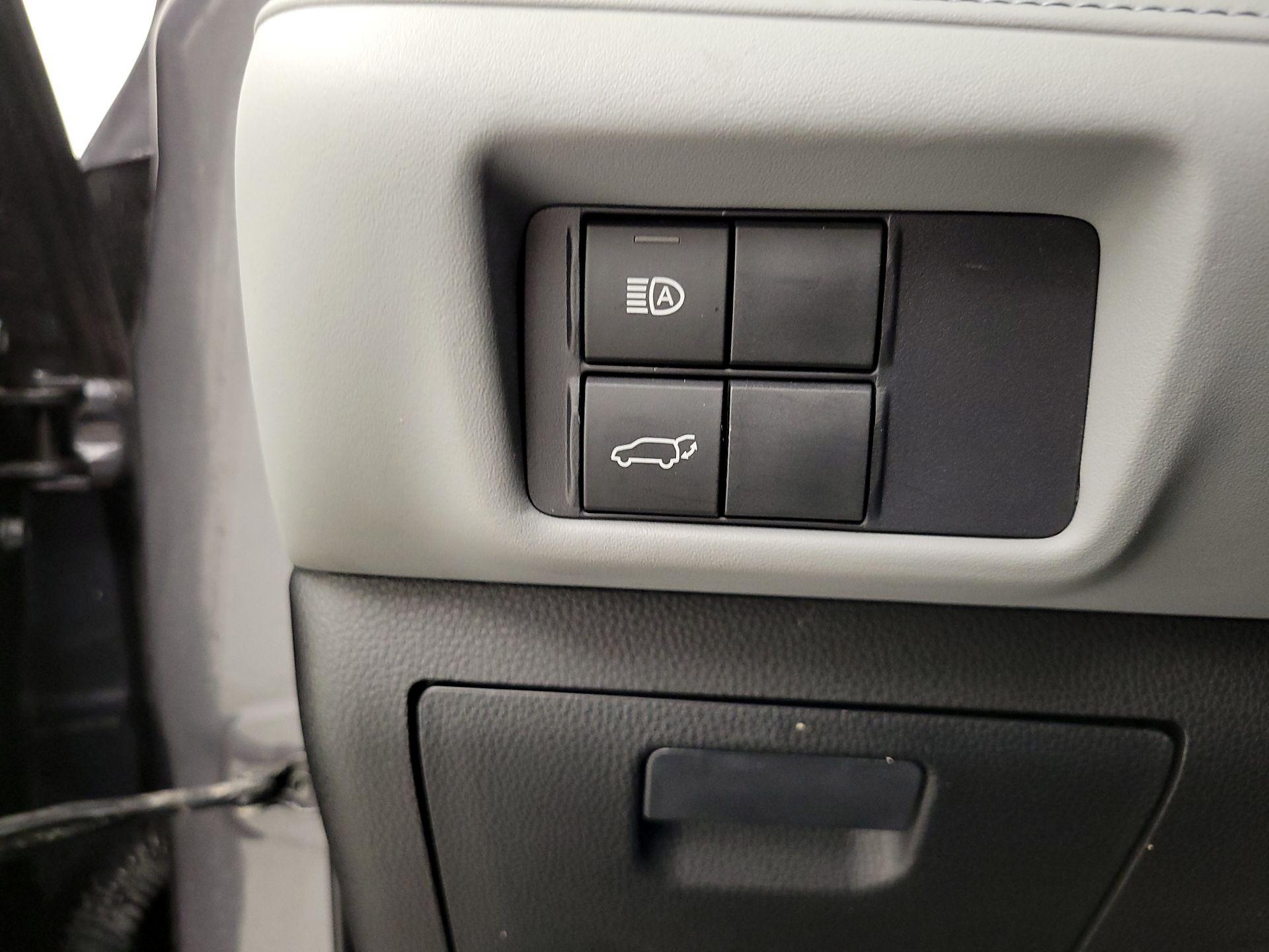 Thumbnail: 2021 Toyota Highlander - 13