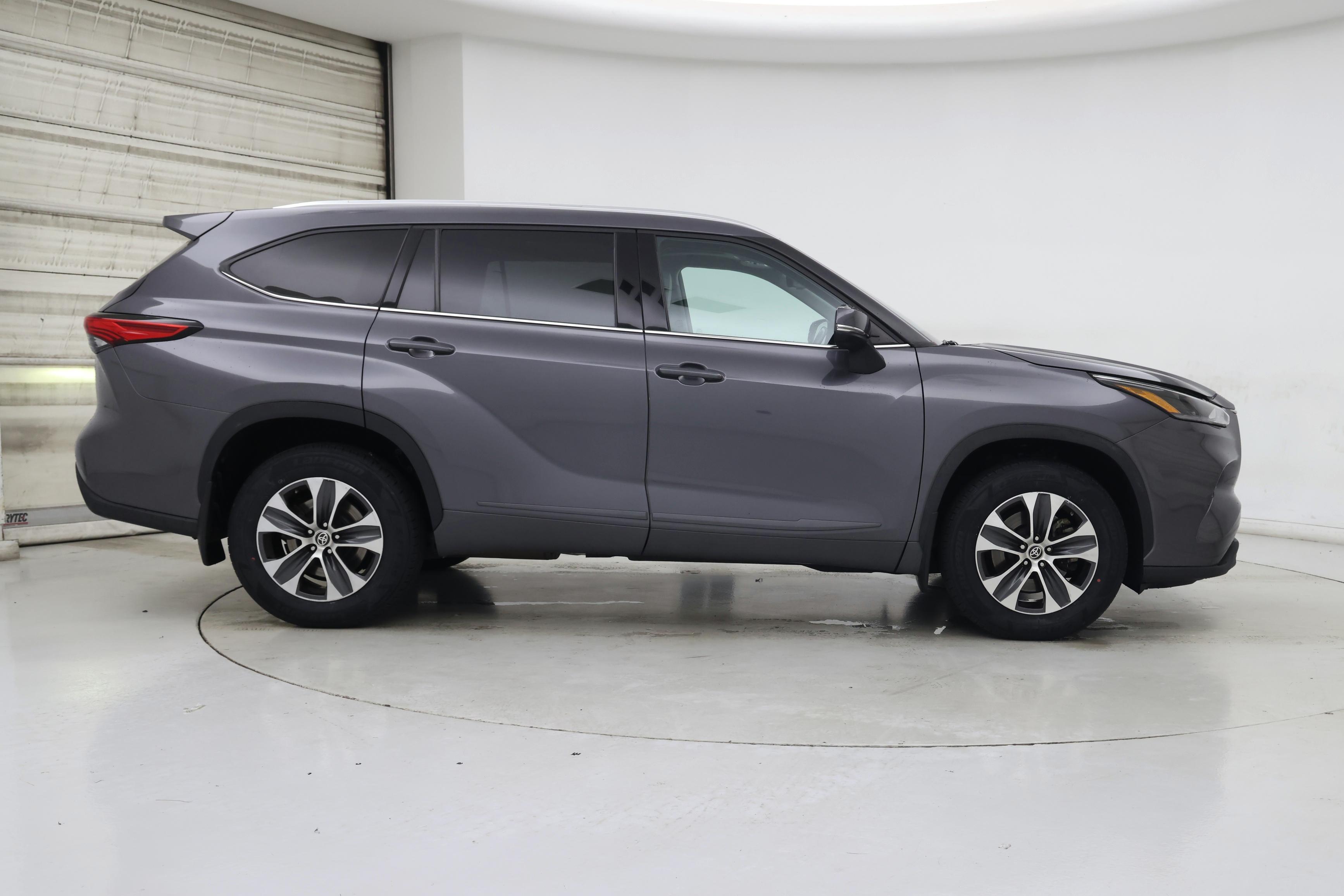 Thumbnail: 2021 Toyota Highlander - 7